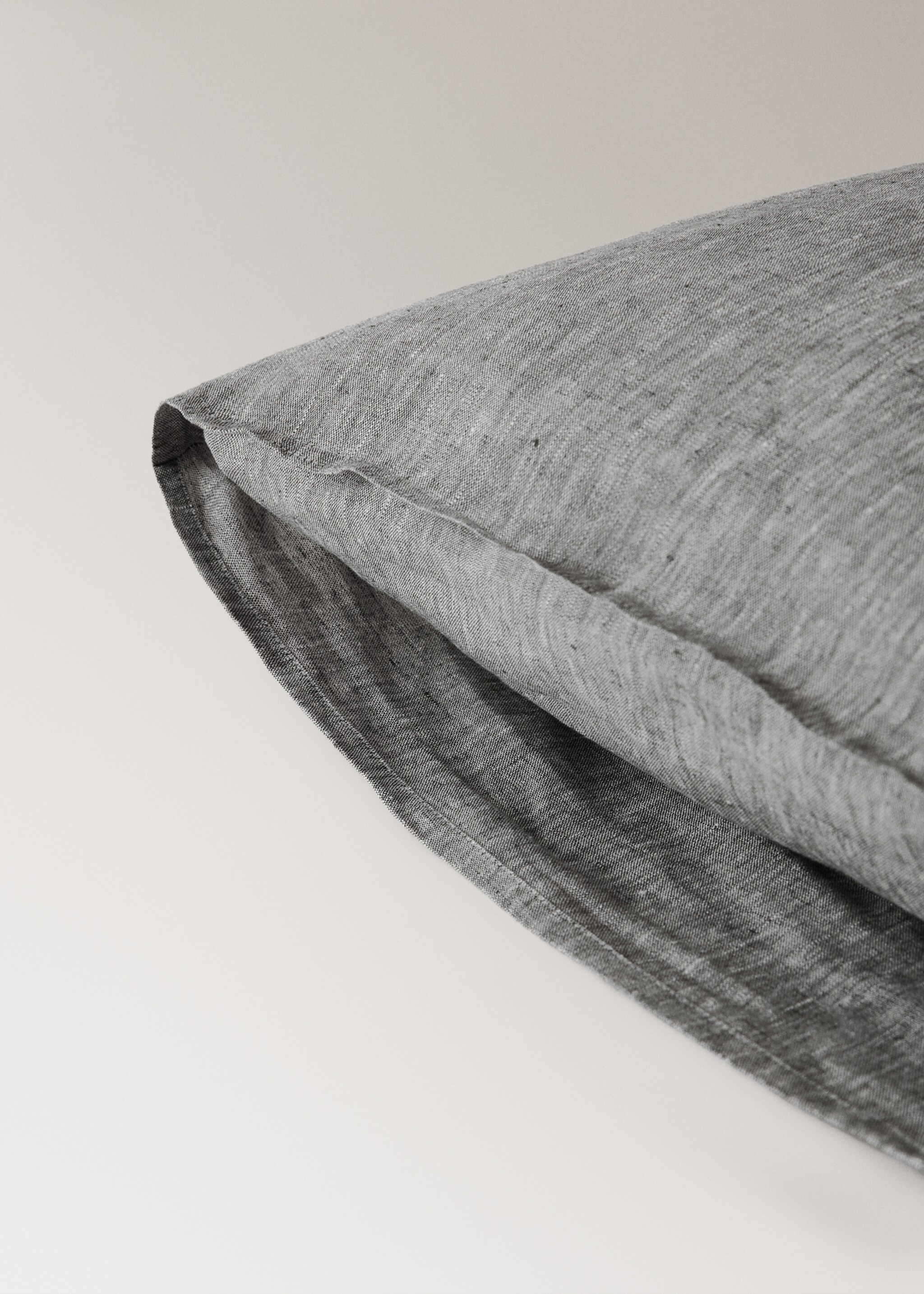 Linen yarn-dyed pillow cover 60x60 cm - Details of the article 1, Dark Heather Grey. Ref: 27023738-00.