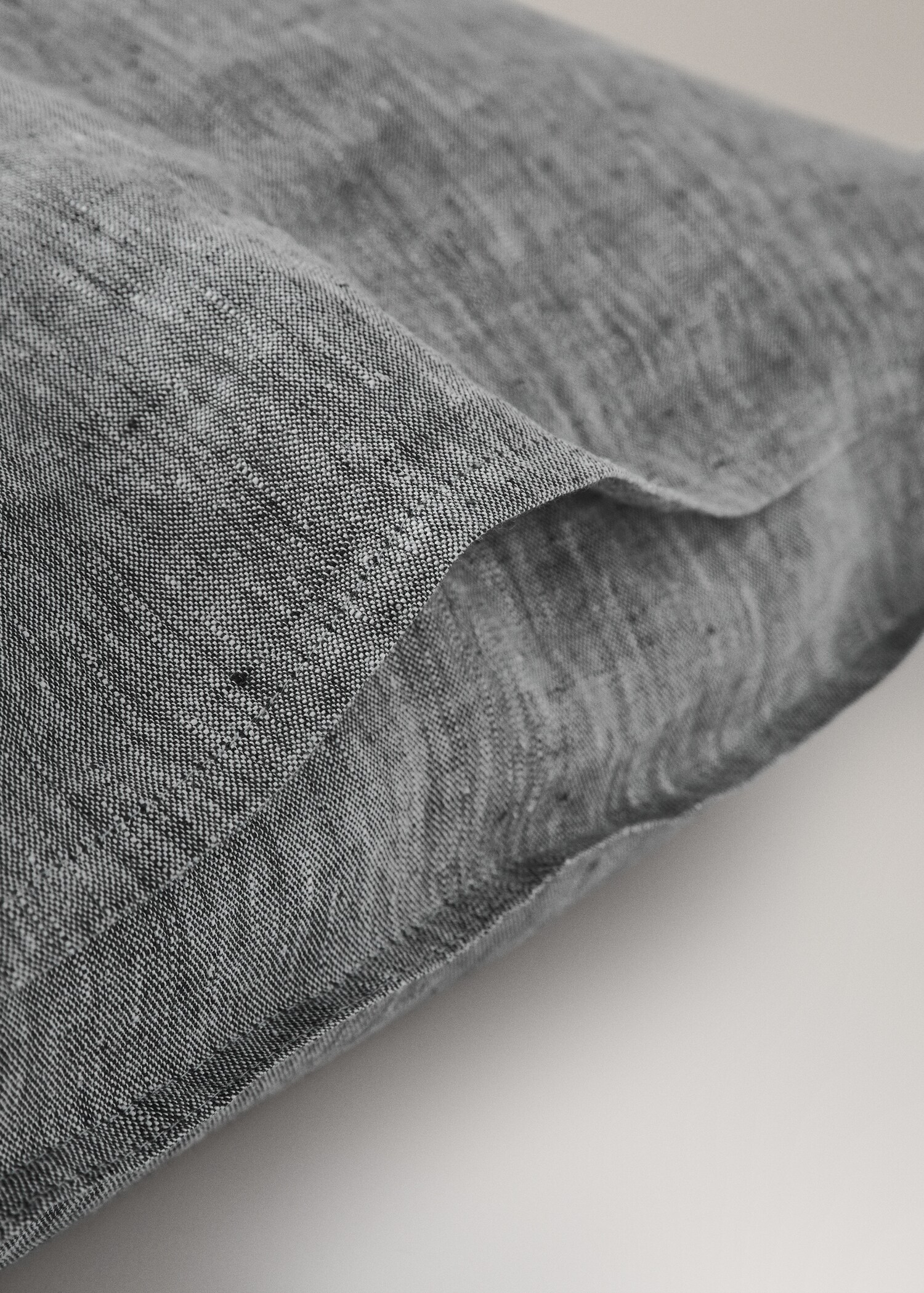 Linen yarn-dyed pillow cover 60x60 cm - Details of the article 2