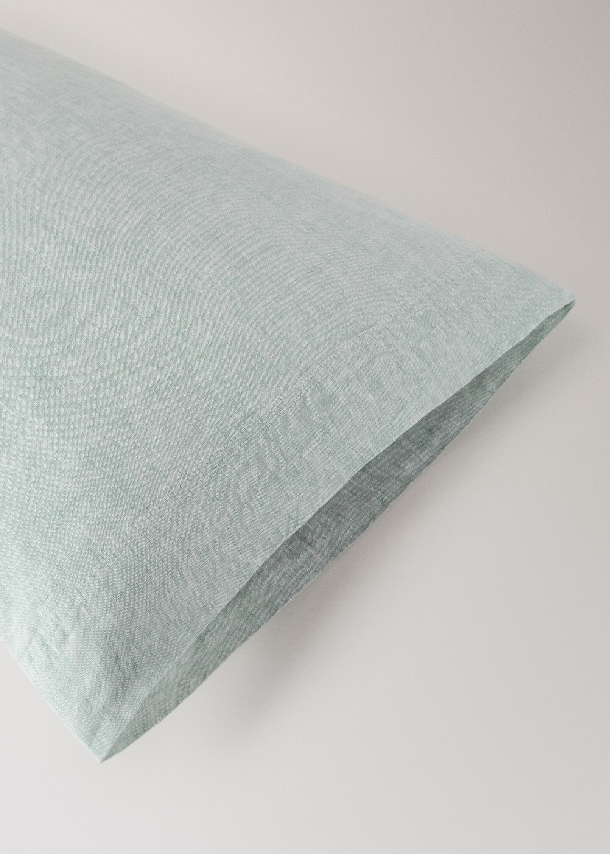 100% linen pillow case 45x110cm - Details of the article 2, Pastel Green. Ref: 27023739-00.