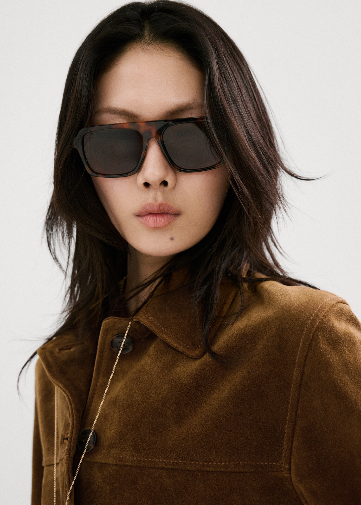 Casaco de pele croûte com botões - Pormenor do artigo 2