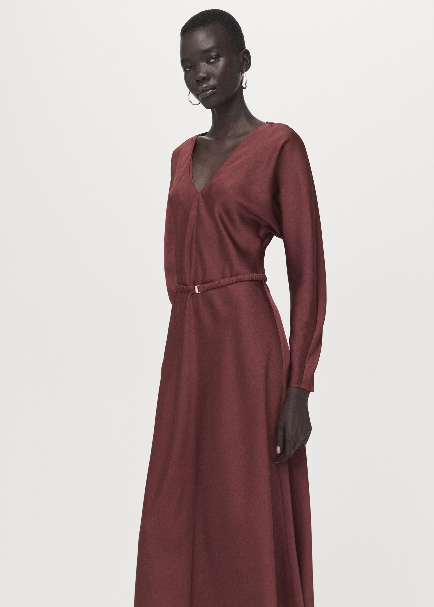 Robe détail ceinture - Plan moyen