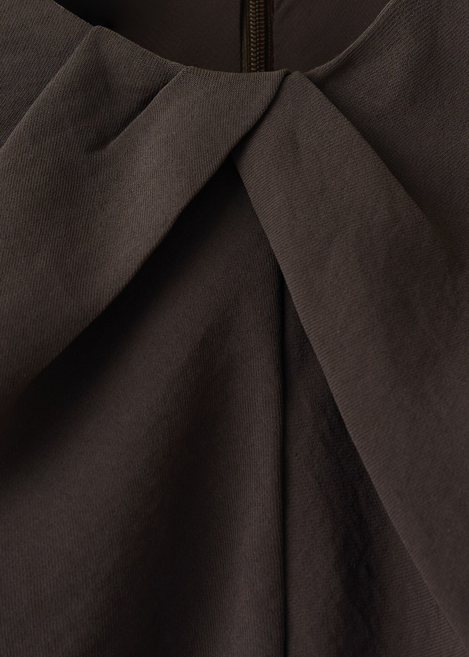 Macacão com detalhe drapeado e cinto - Pormenor do artigo 0