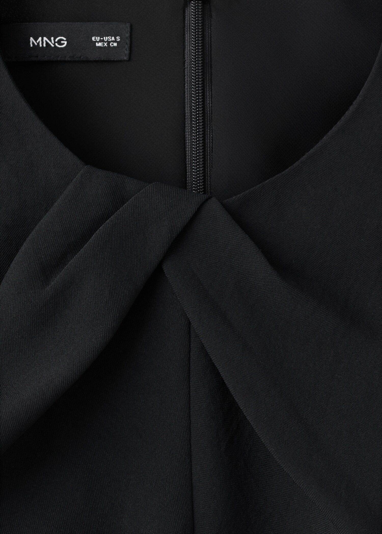 Jumpsuit with draped belt detail - Details of the article 8