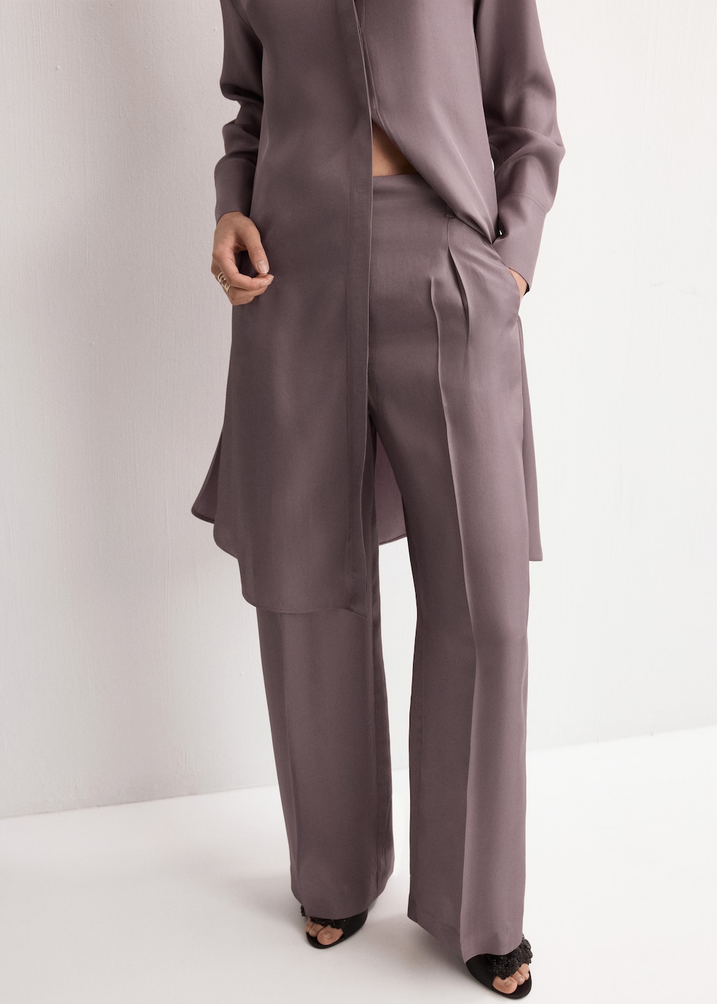 Straight mid-rise pants