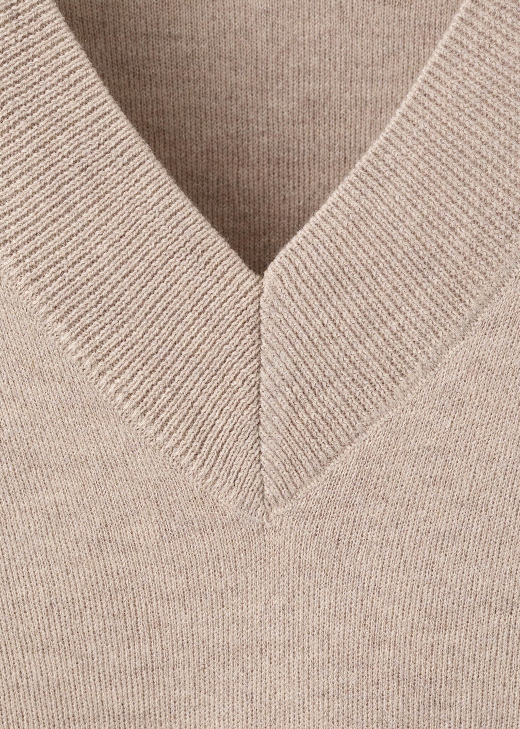 V-neck knit sweater - Details of the article 8, Light/Pastel Grey. Ref: 27024090-00.