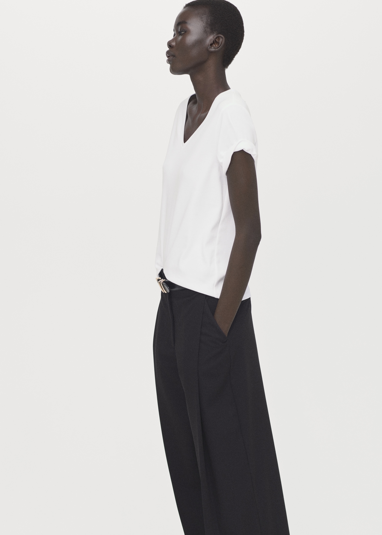 Camiseta algodón cuello pico - Plano medio