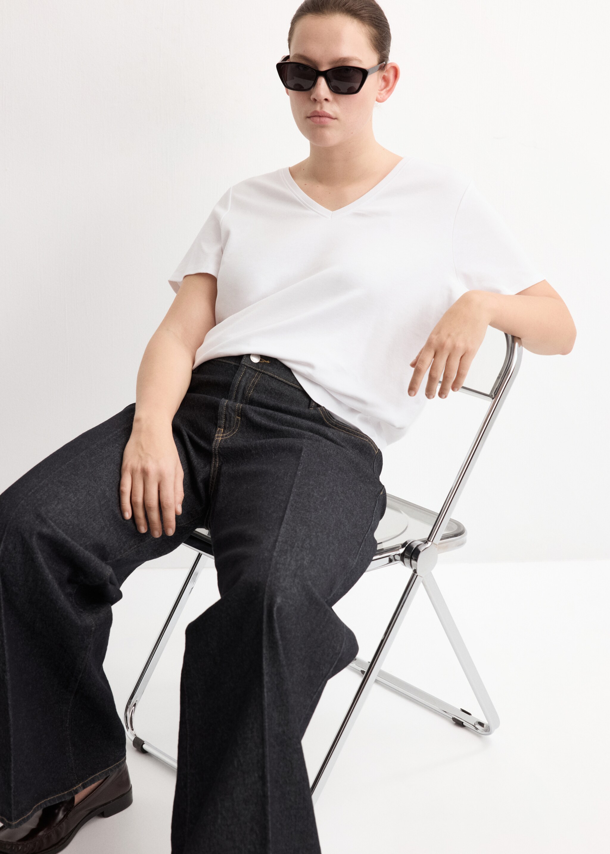 V-neck cotton T-shirt - Details of the article 5, White. Ref: 27024092-00.