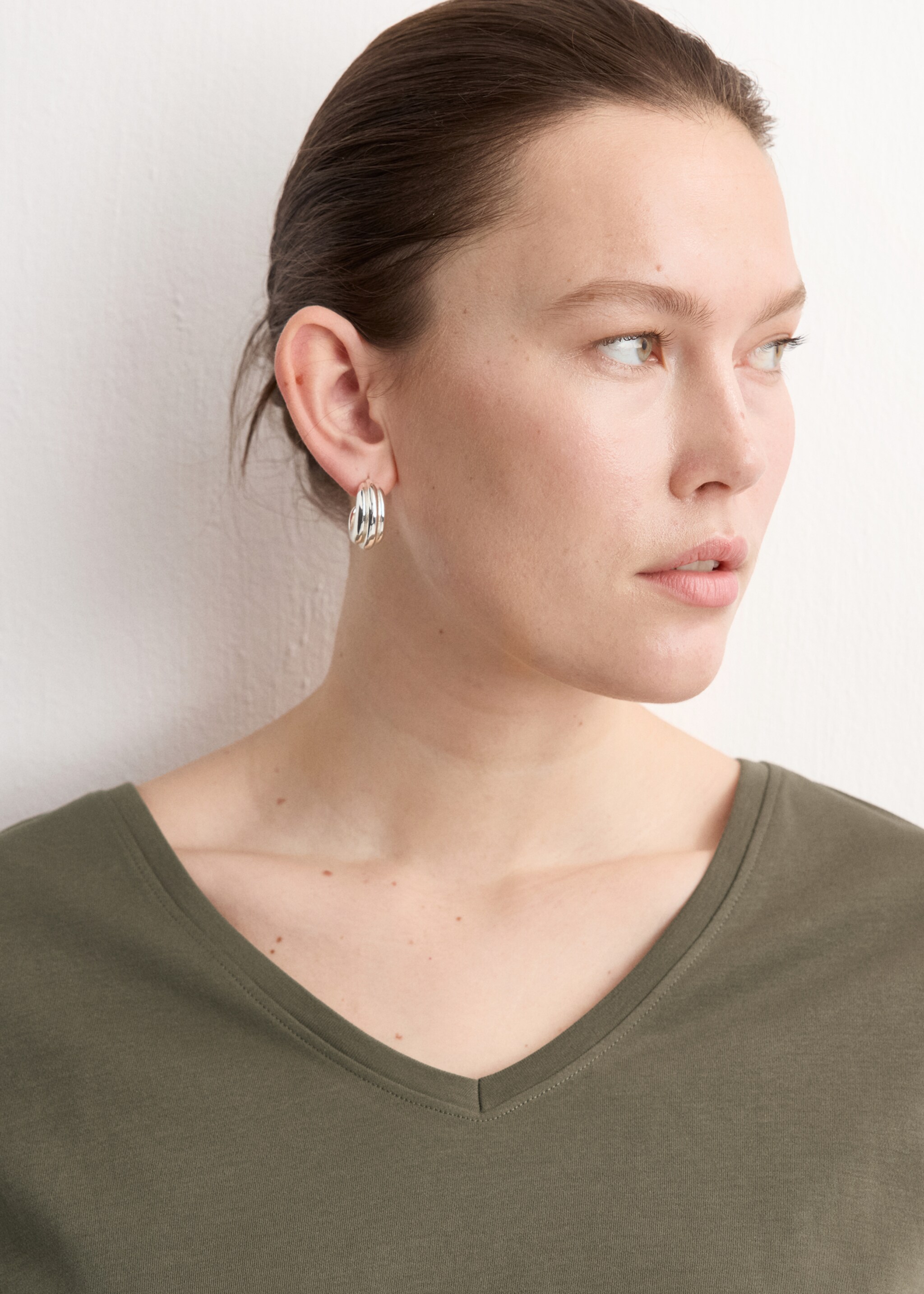 V-neck cotton T-shirt - Details of the article 4, Khaki. Ref: 27024092-00.