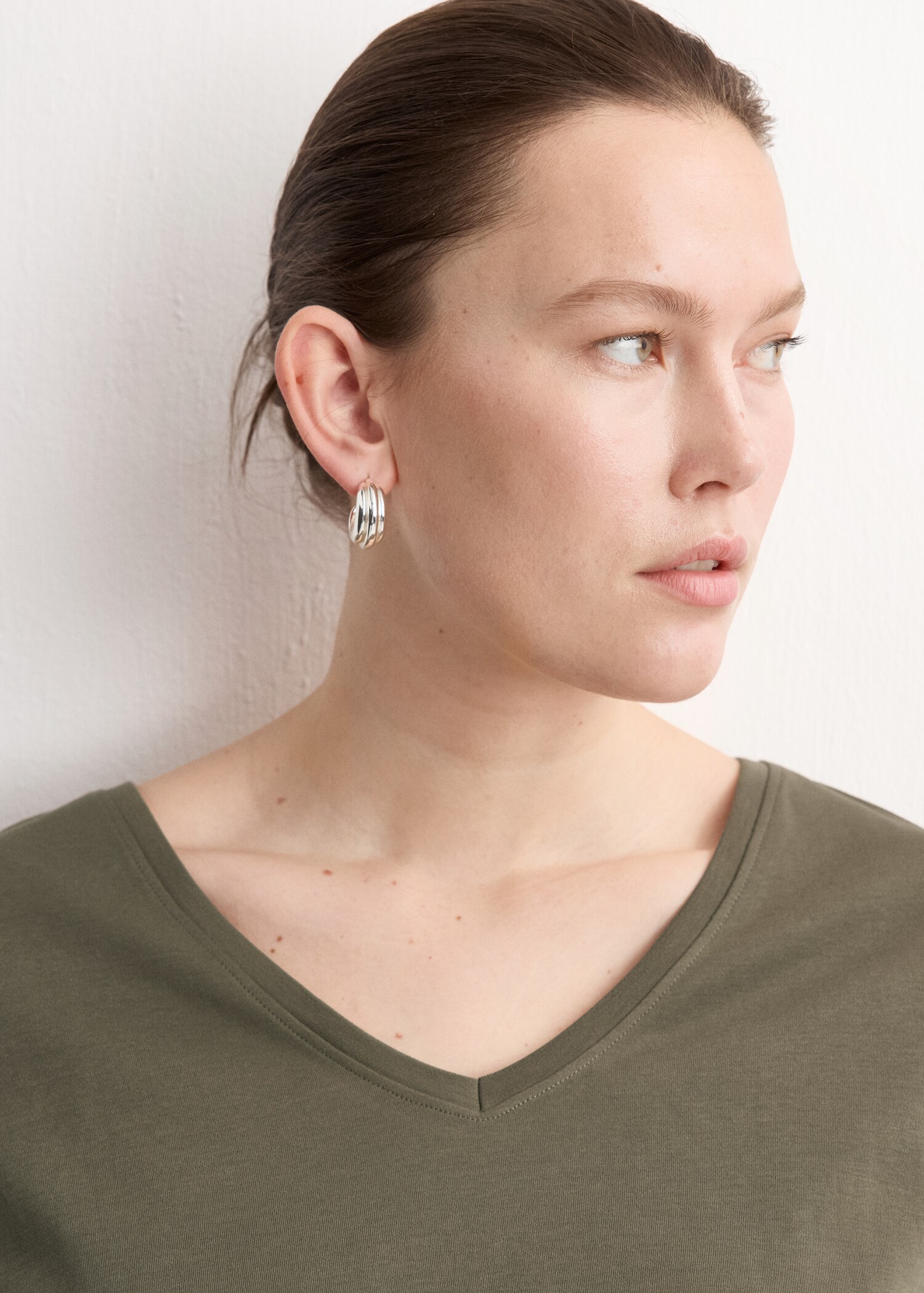 V-neck cotton T-shirt - Details of the article 4