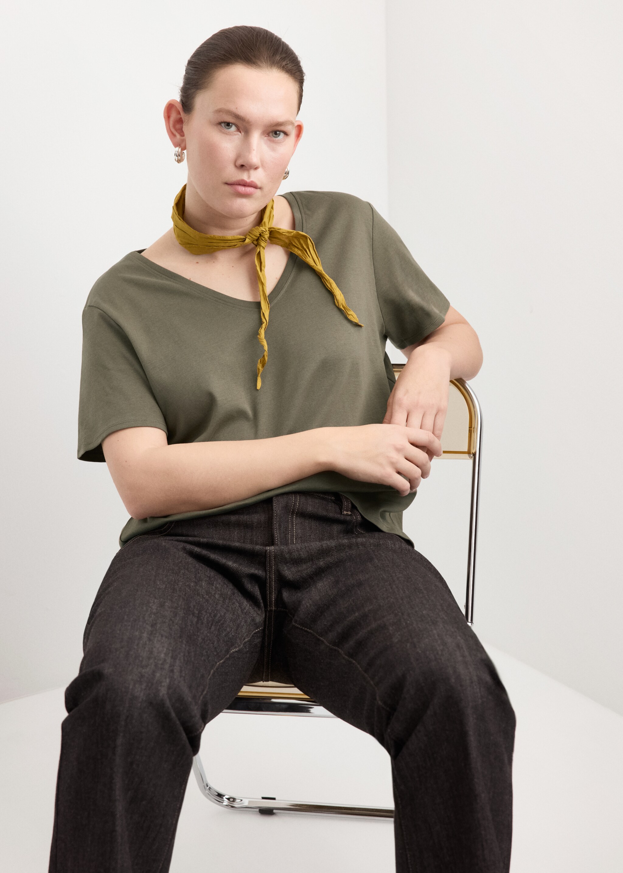 V-neck cotton T-shirt - Details of the article 5, Khaki. Ref: 27024092-00.