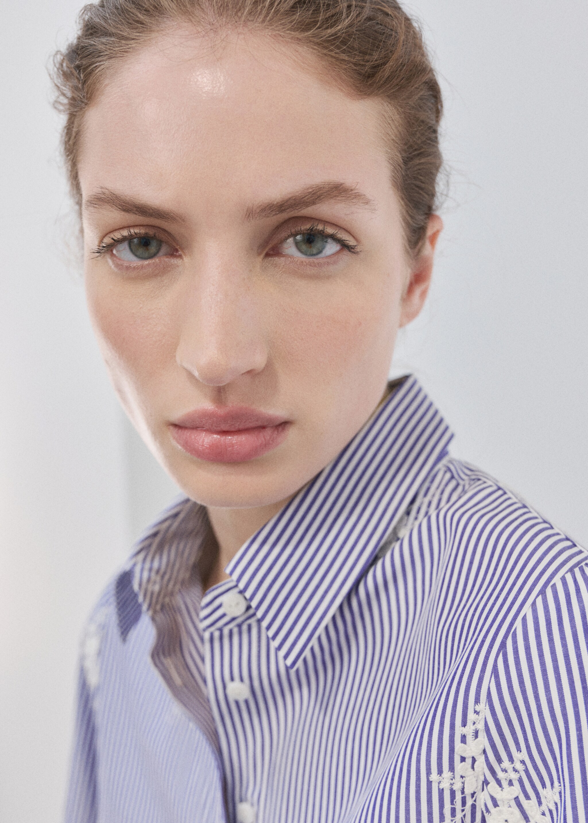 Embroidery striped shirt - Details of the article 1, Sky Blue. Ref: 27024093-00.