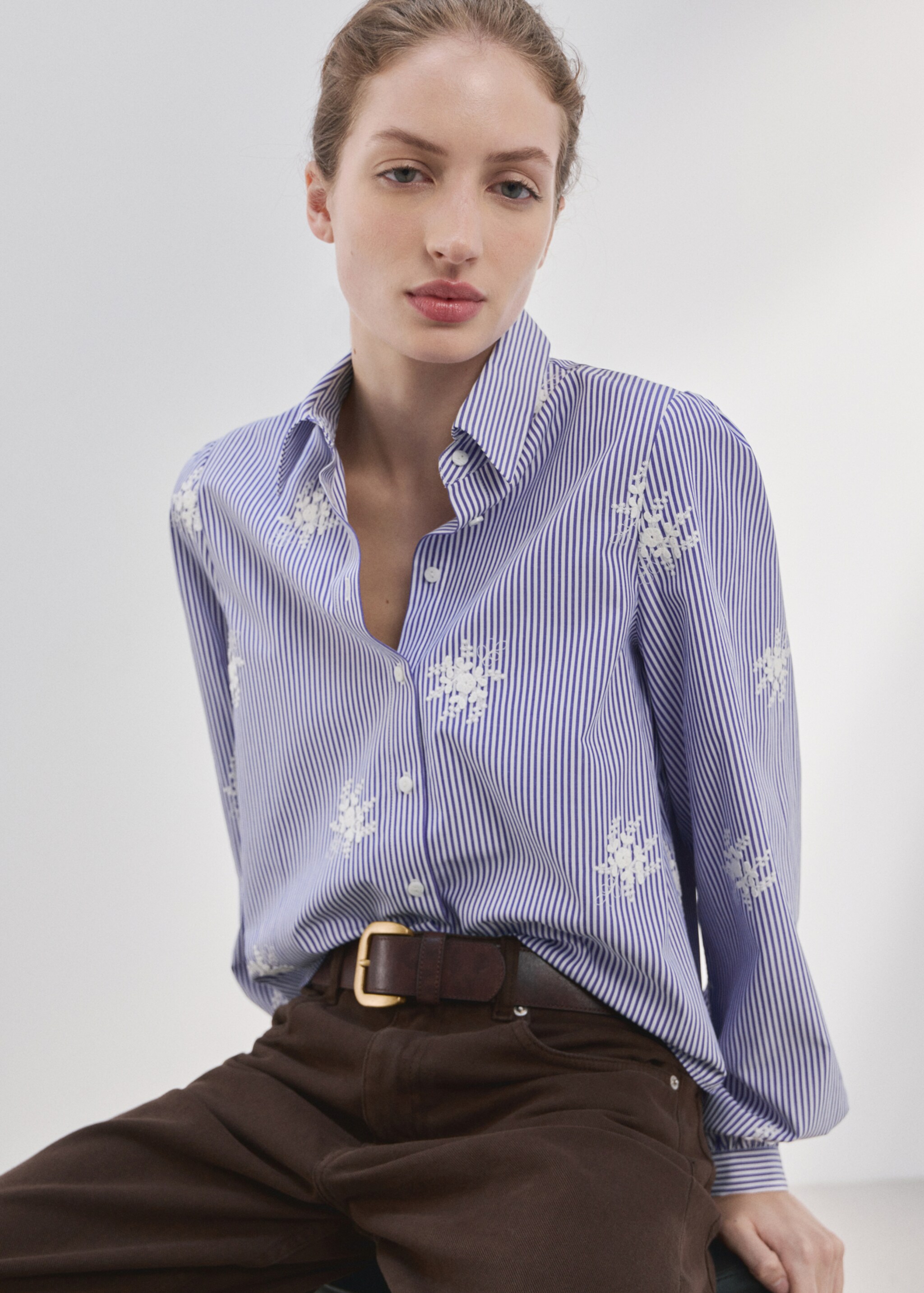 Embroidery striped shirt - Details of the article 2, Sky Blue. Ref: 27024093-00.