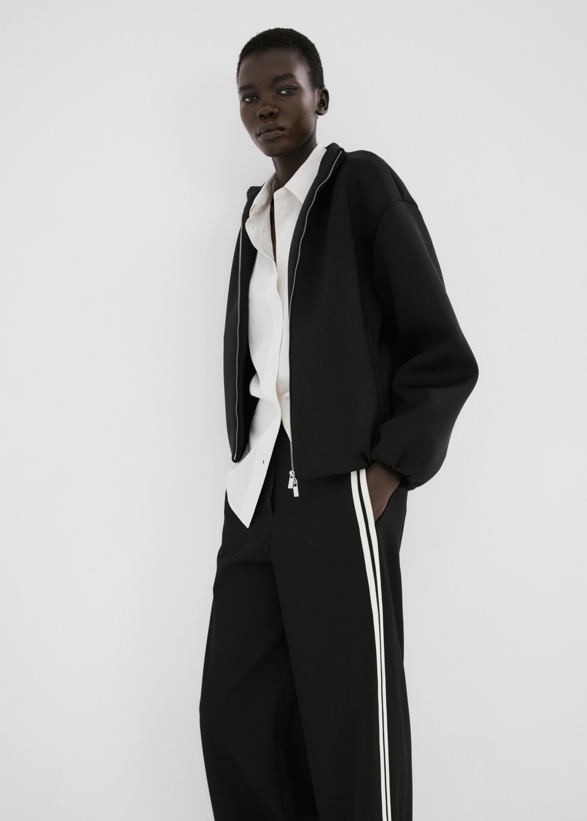 Pantalon combiné rayures - Plan moyen, Noir. Ref: 27024096-00.