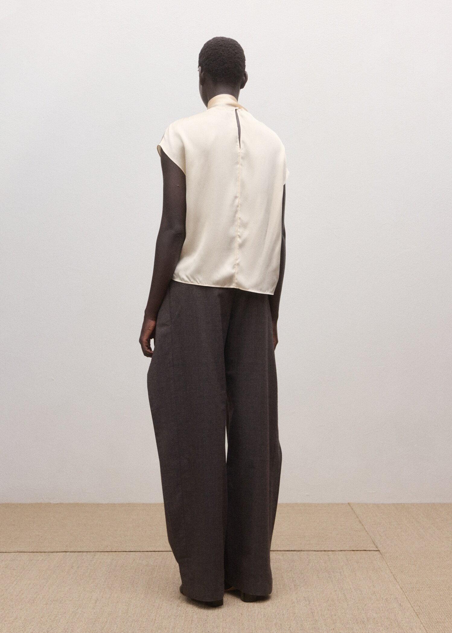 Blusa 100% seda cuello fular - Reverso del artículo