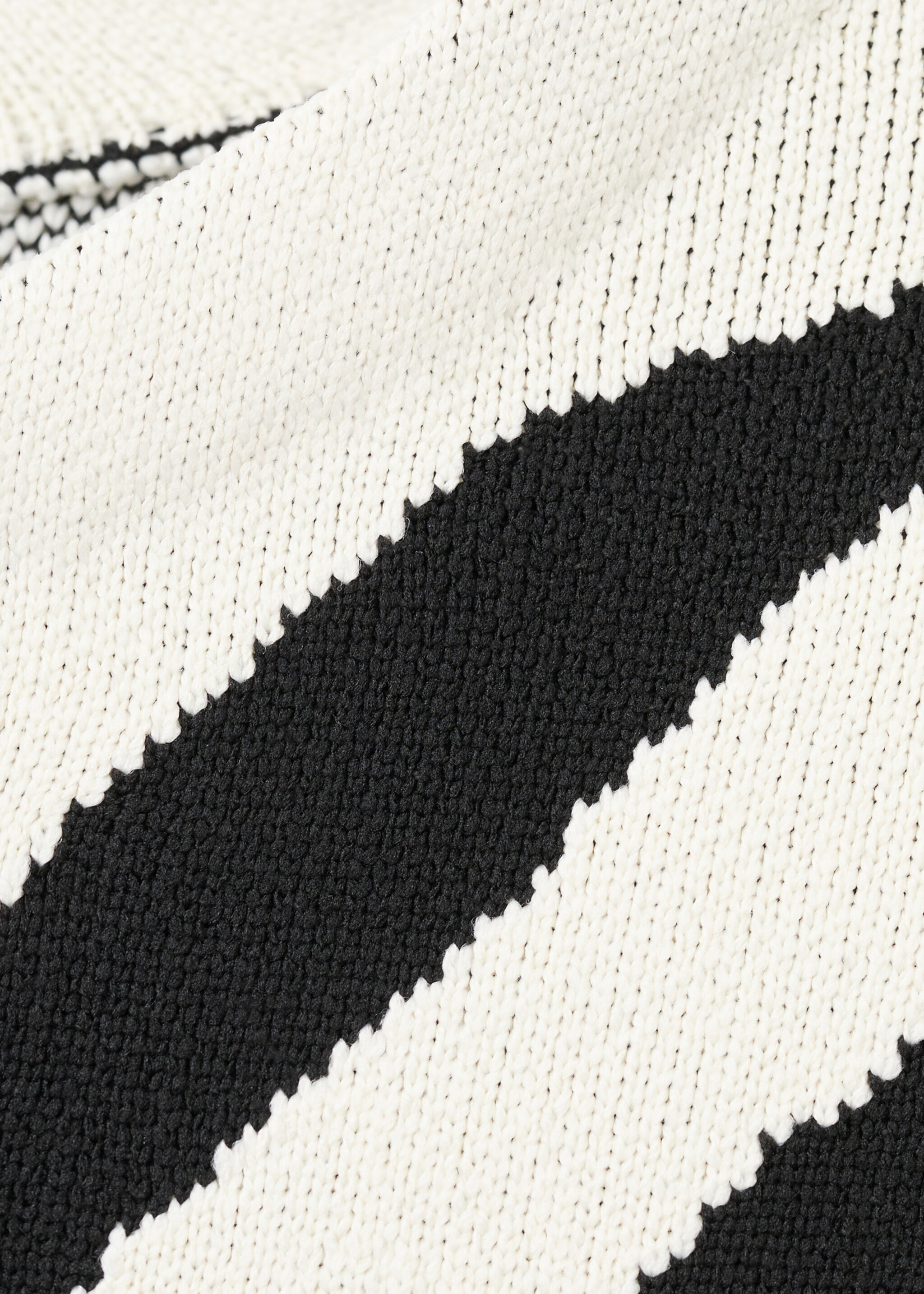 Jersey punto estampado cebra - Detalle del artículo 8, Negro. Ref: 27024099-00.