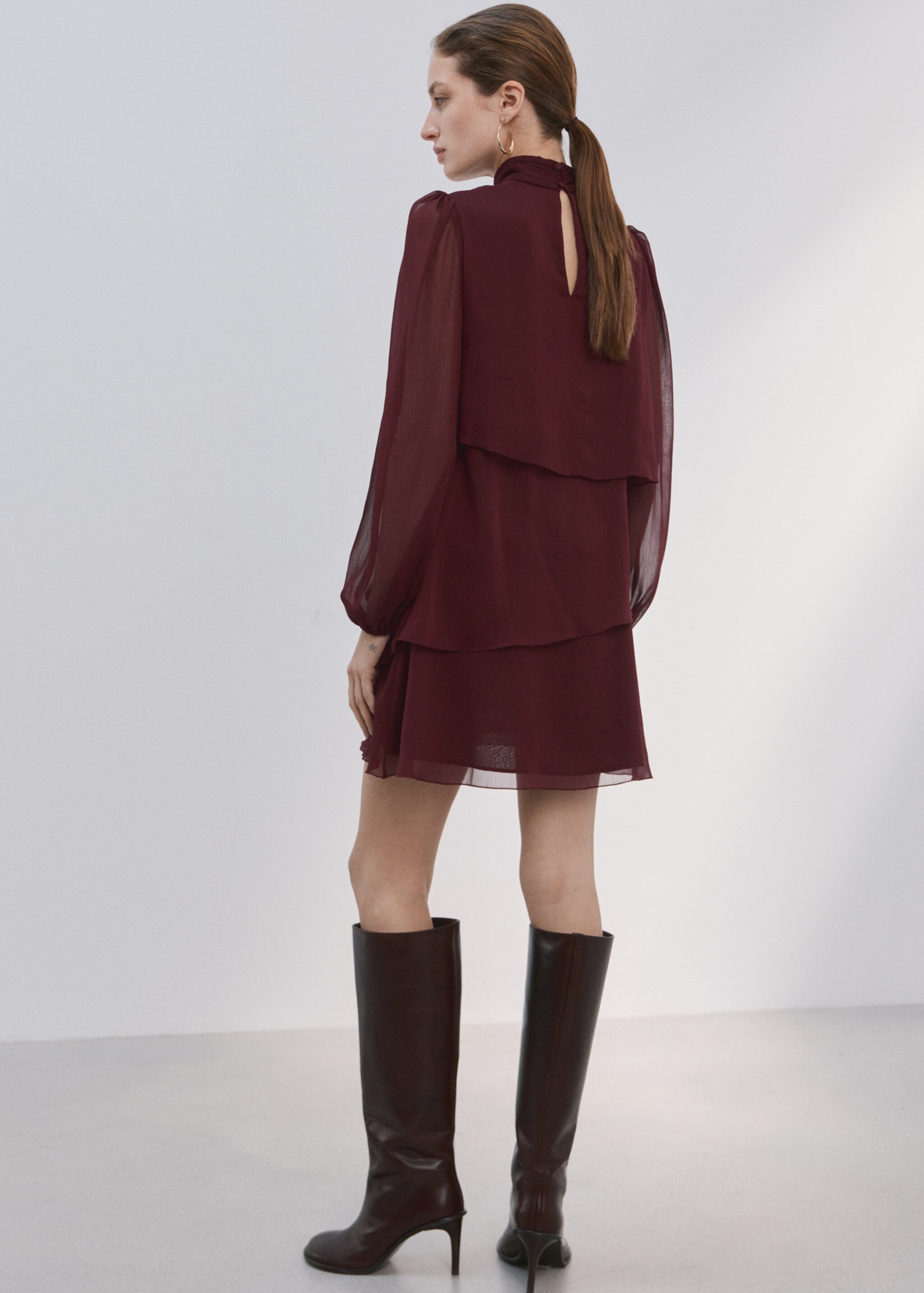 Ruffle dress with draped neckline - Reverse of the article, Burgundy. Ref: 27024101-00.