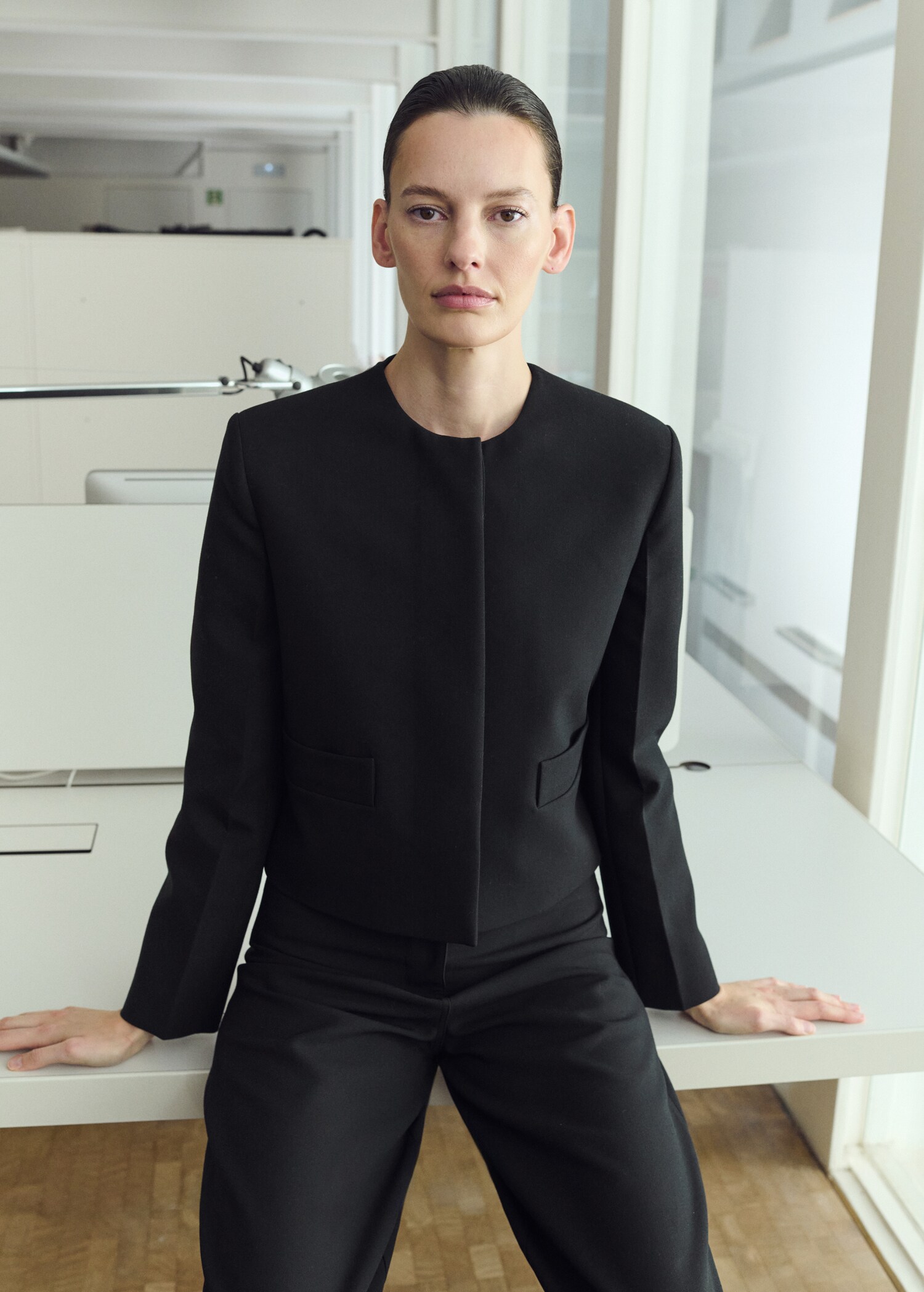 Veste crop liseré - Plan moyen