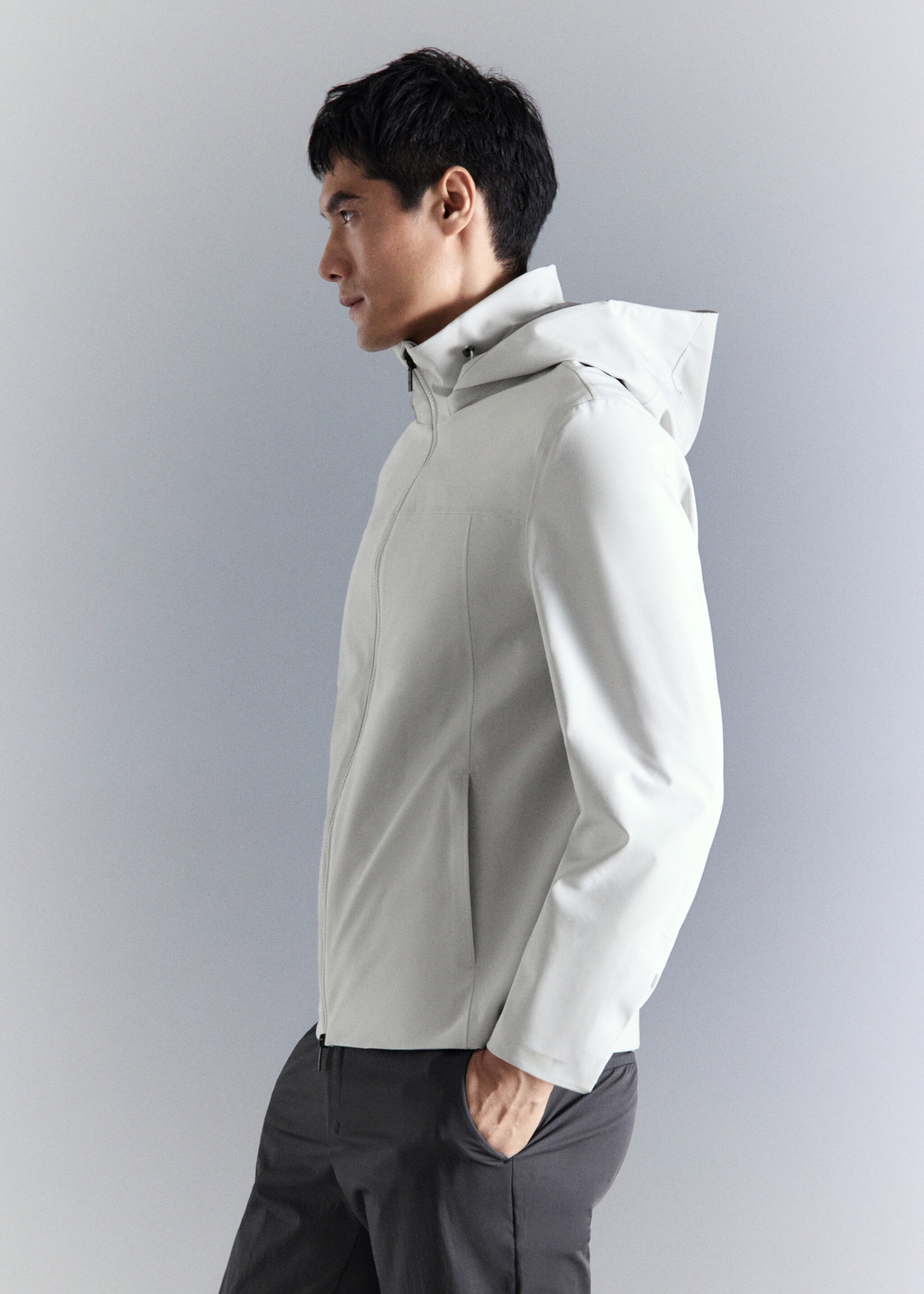 Cazadora water-repellent capucha desmontable - Detalle del artículo 2, Gris hielo. Ref: 27024409-00.