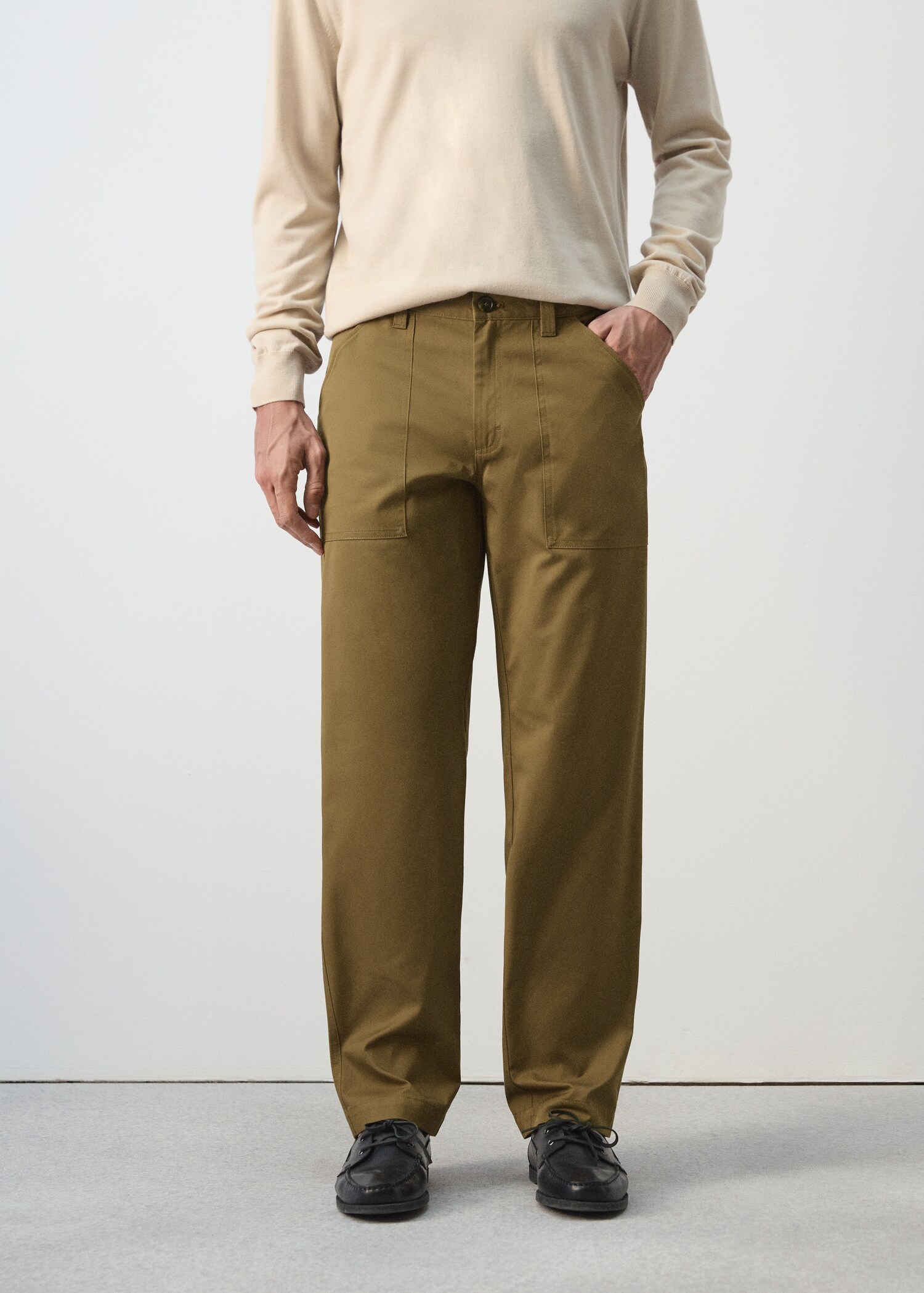 100% cotton trousers with patch pockets - Medium plane