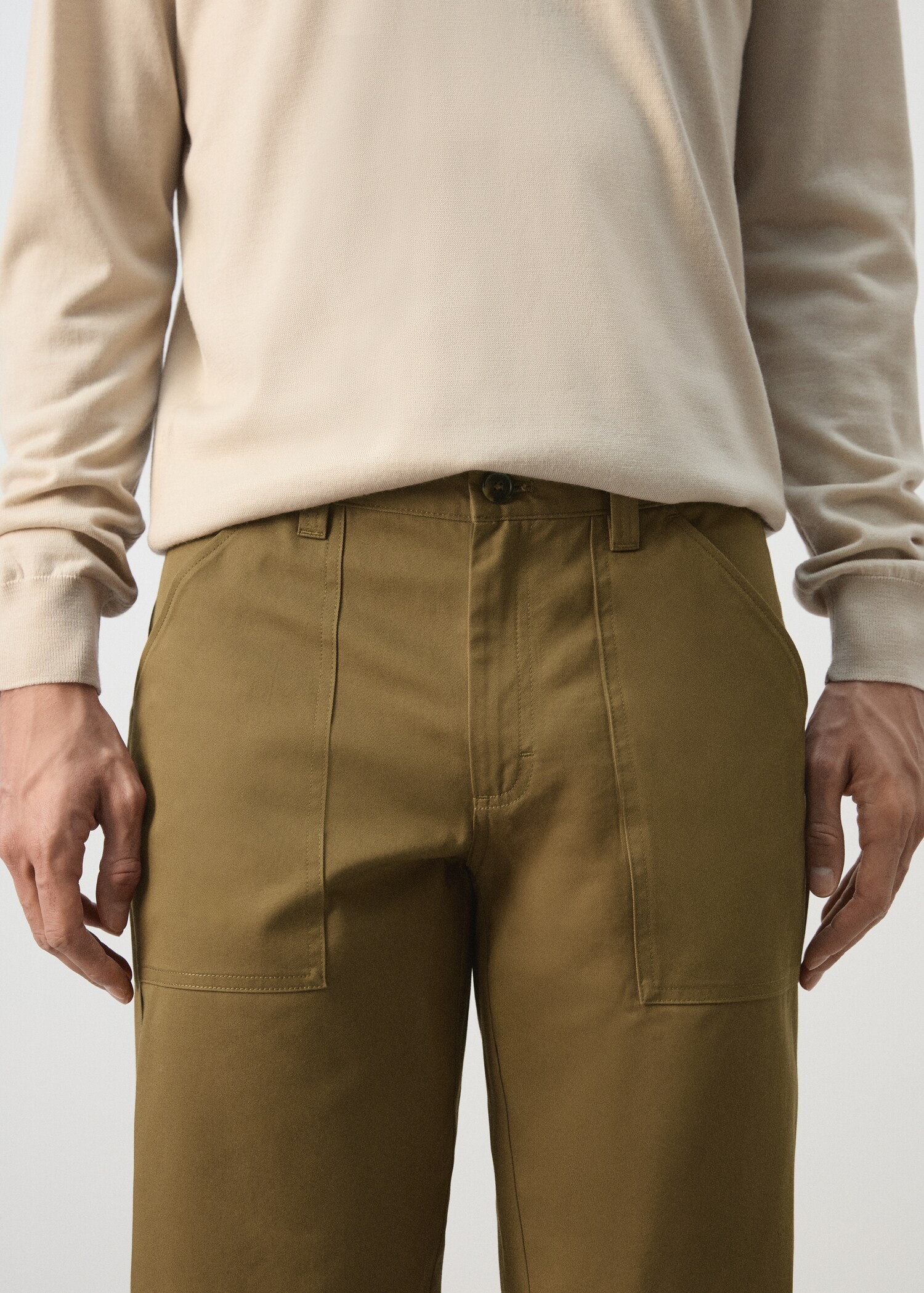 100% cotton trousers with patch pockets - Details of the article 1