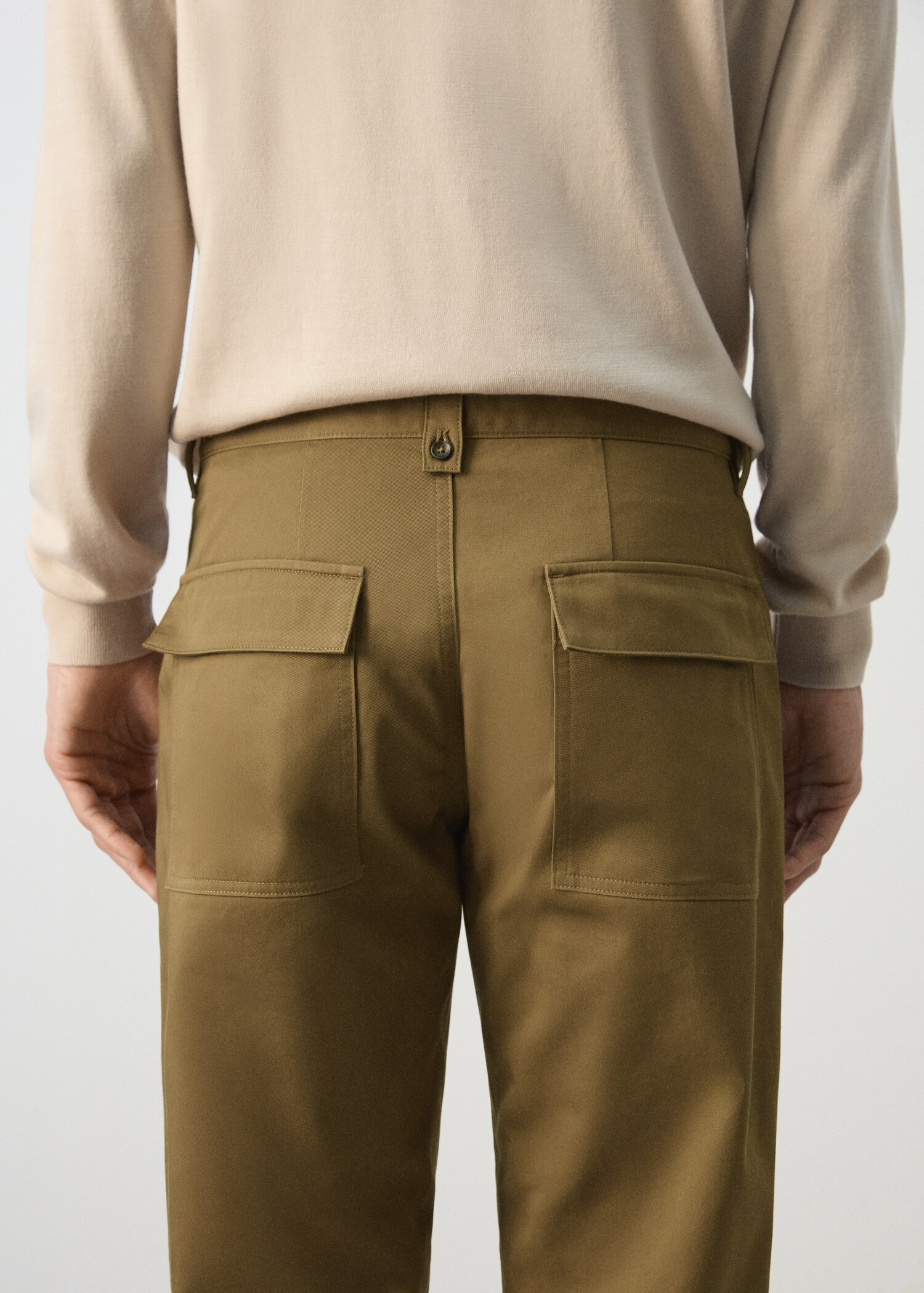 100% cotton trousers with patch pockets - Details of the article 6