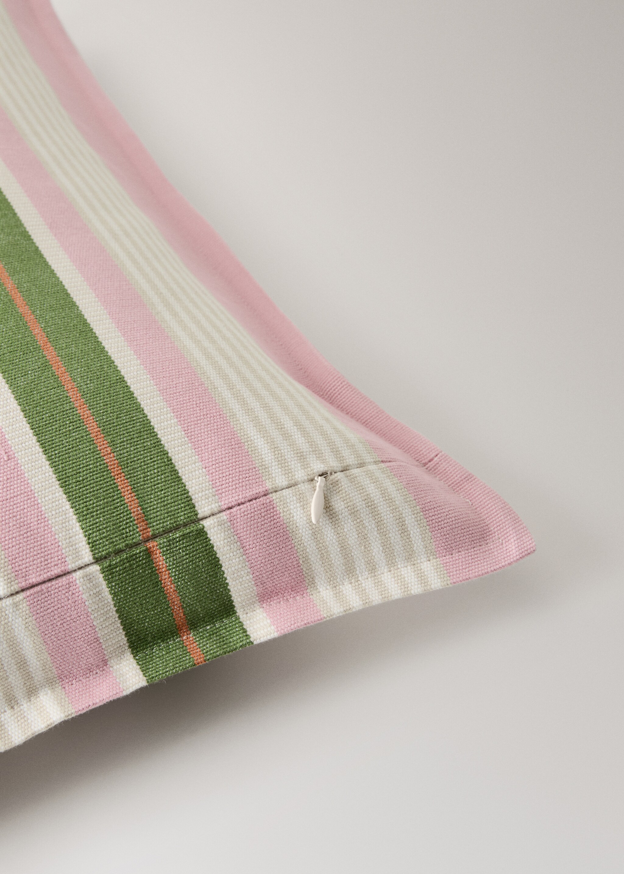 Multi-stripe cotton cushion cover with flange 50x50 cm - Details of the article 2, Pink. Ref: 27024421-00.