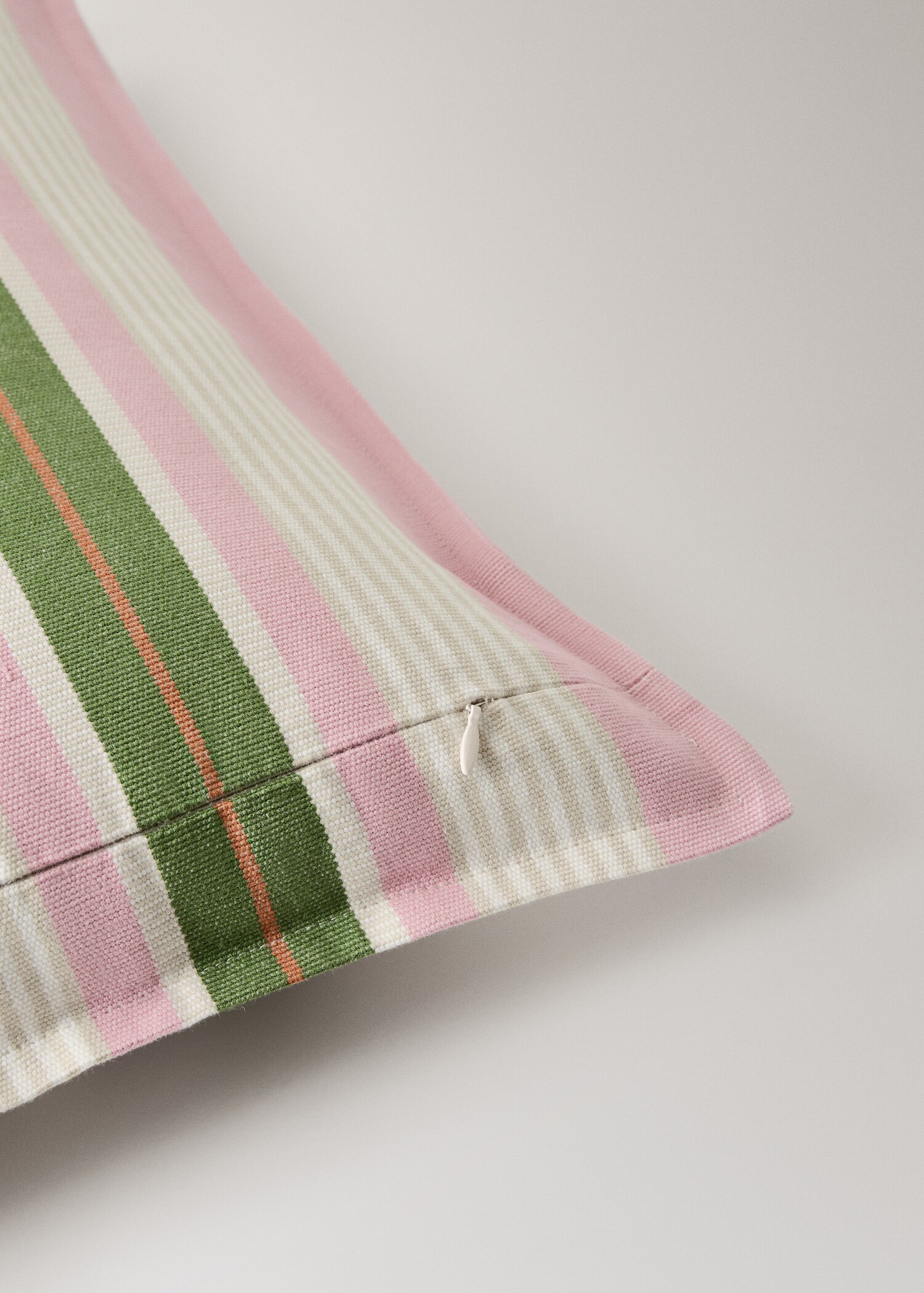 Multi-stripe cotton cushion cover with flange 50x50 cm - Details of the article 2