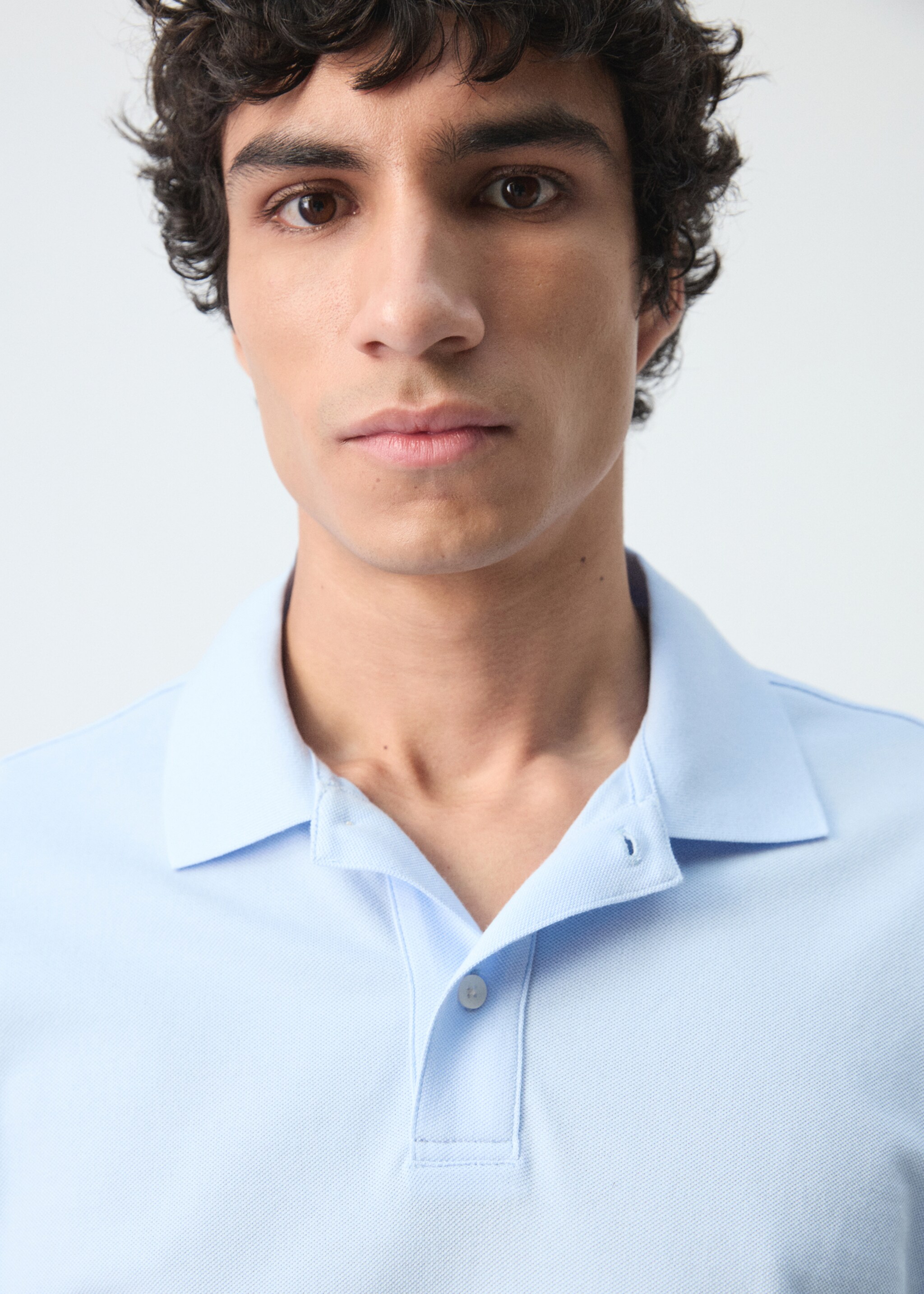 قميص بولو بقصة عادية من قطن بيكيه - تفاصيل المنتج 1, أزرق سماوي. Ref: 27024427-00.