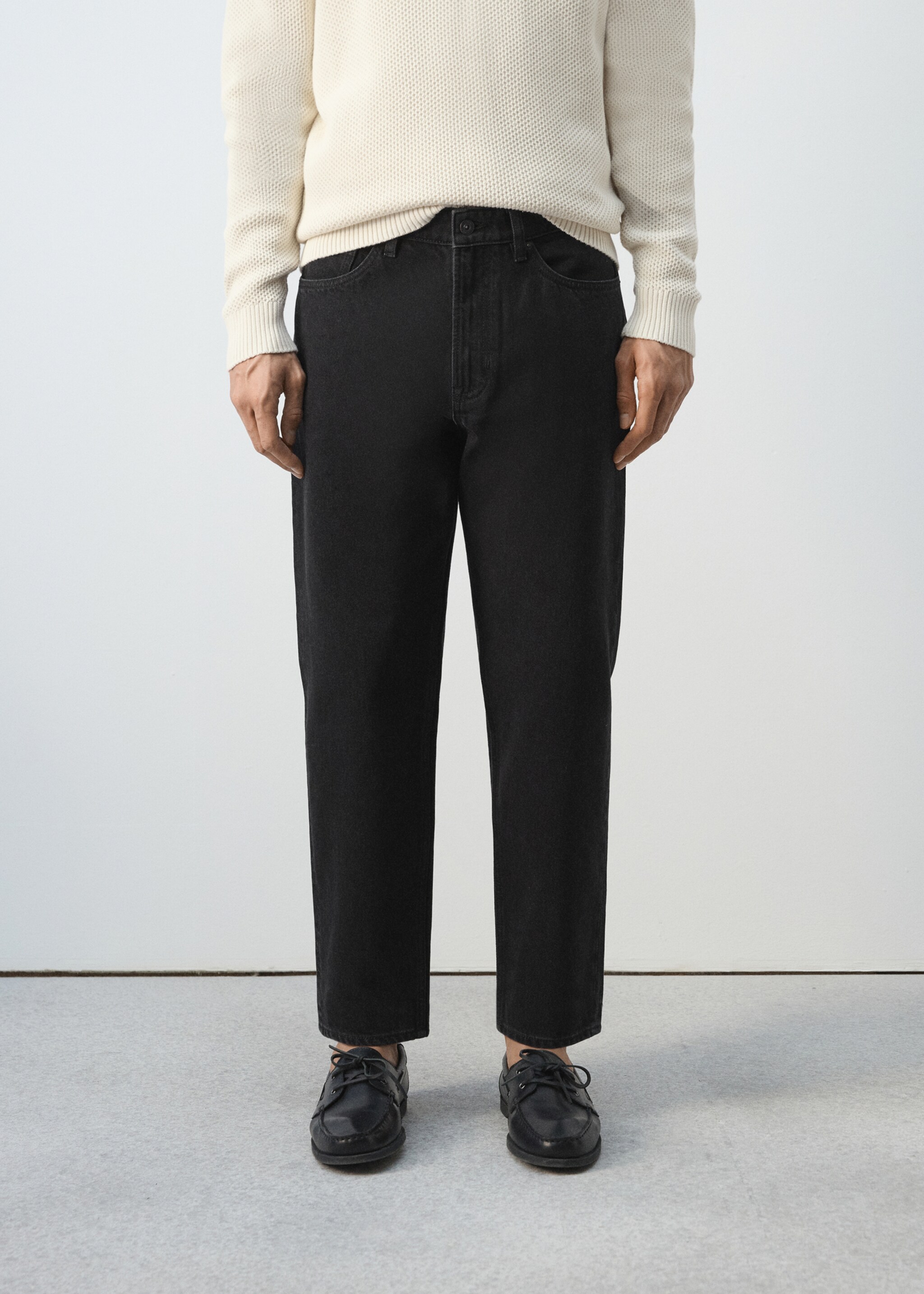 جينز سامي بقصة كروبد كروت فيت - رؤية وسط, دنيم أسود. Ref: 27024428-00.