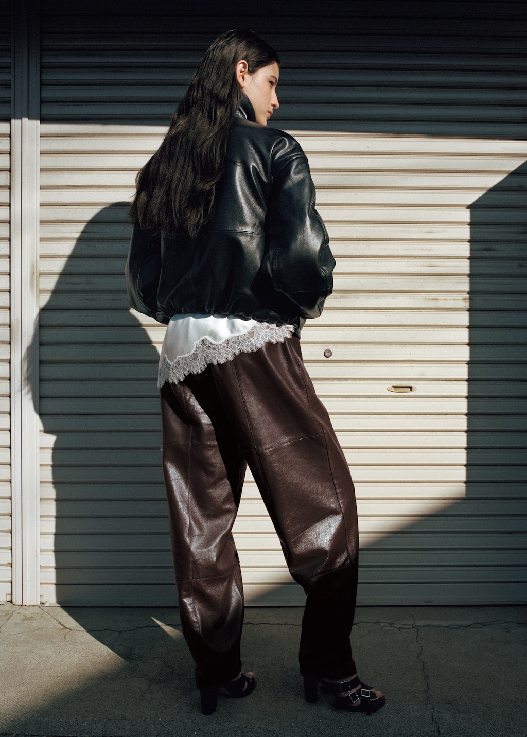 Leather bomber jacket with wraparound collar - image 5
