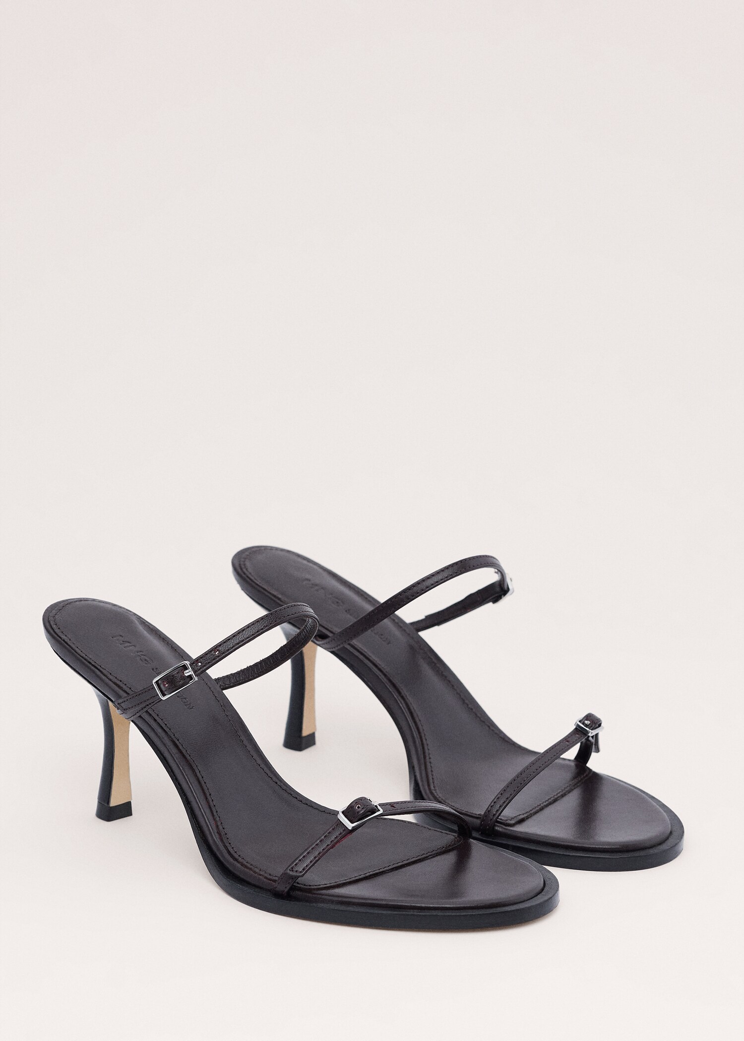 Sandales talon 100 % cuir lanières boucle - Plan moyen