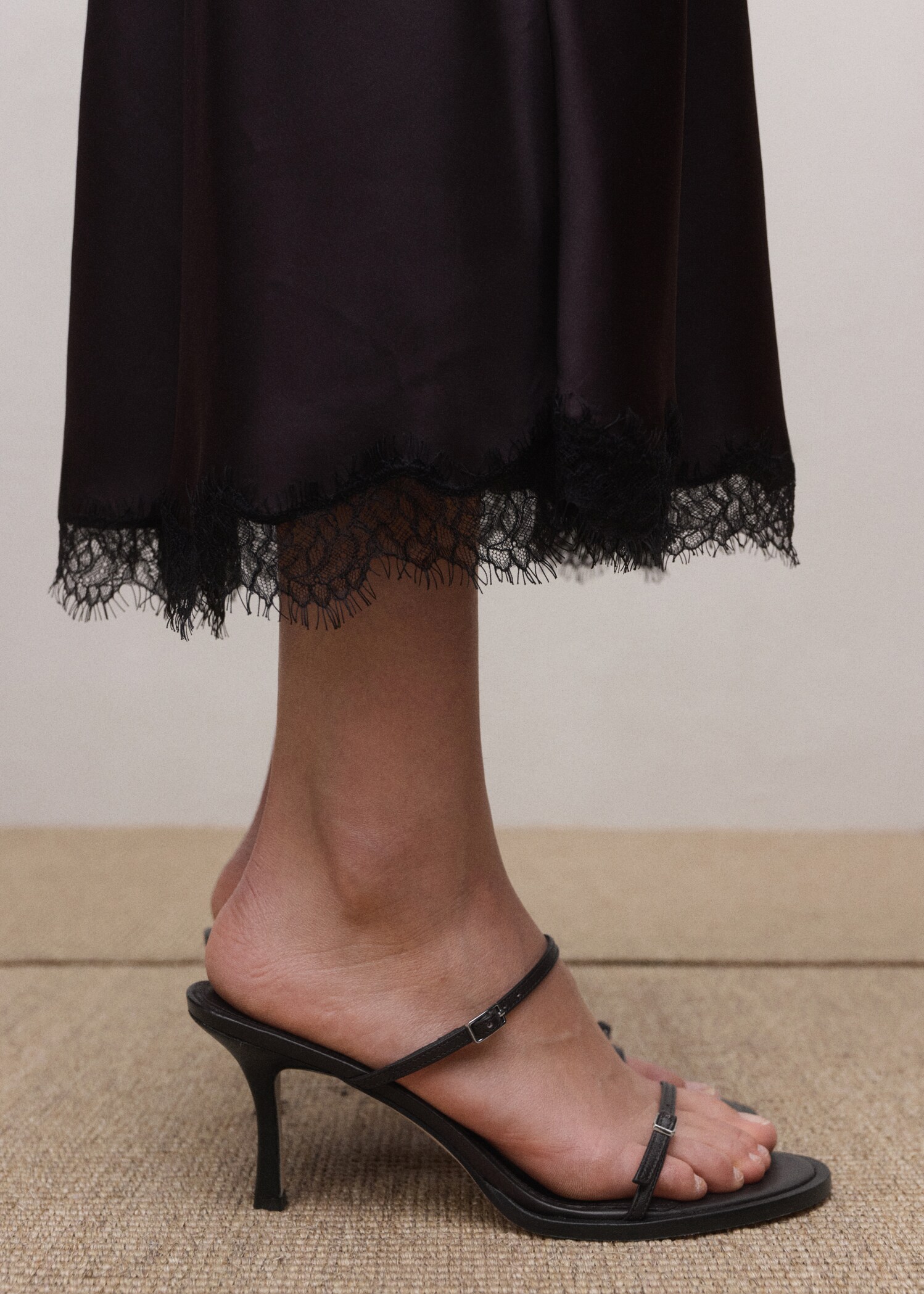 100% leather sandals with buckle straps - Details of the article 9