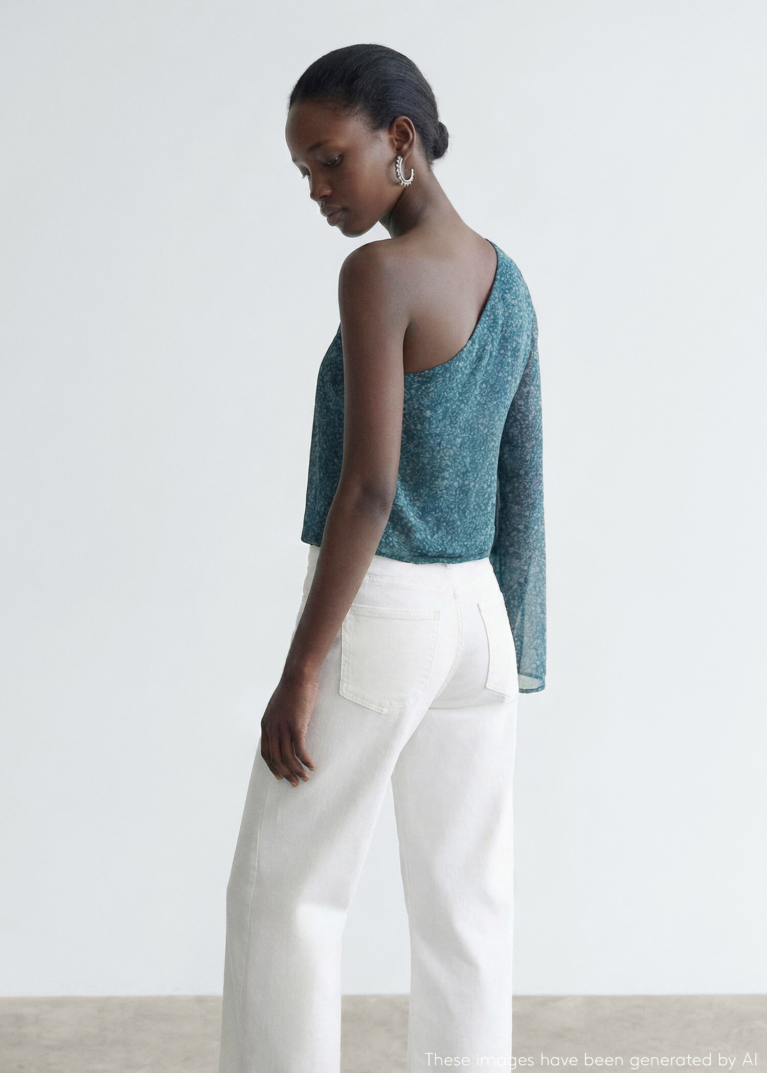 Asymmetrical printed blouse - Reverse of the article