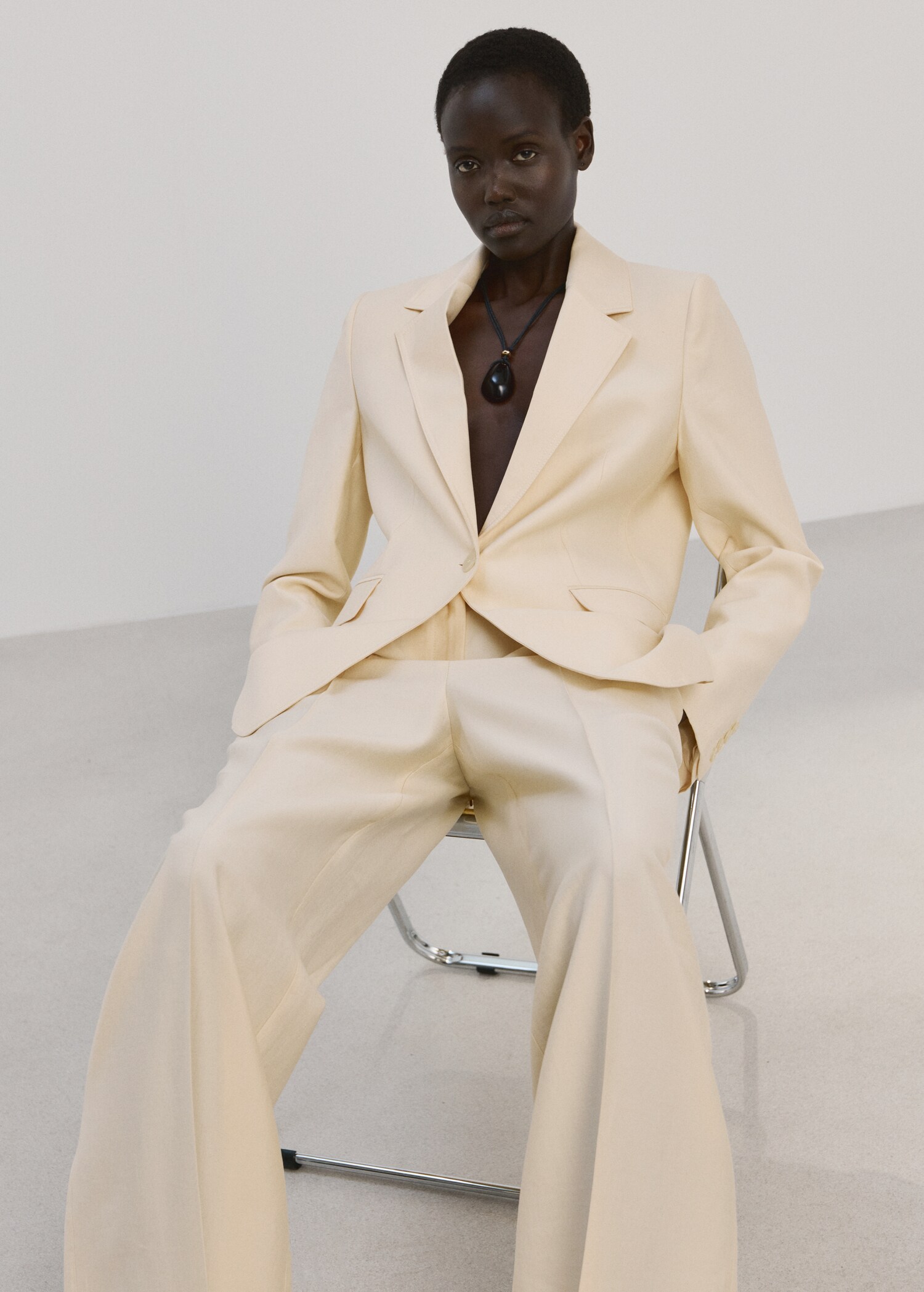 Low-rise lyocell trousers - Details of the article 1