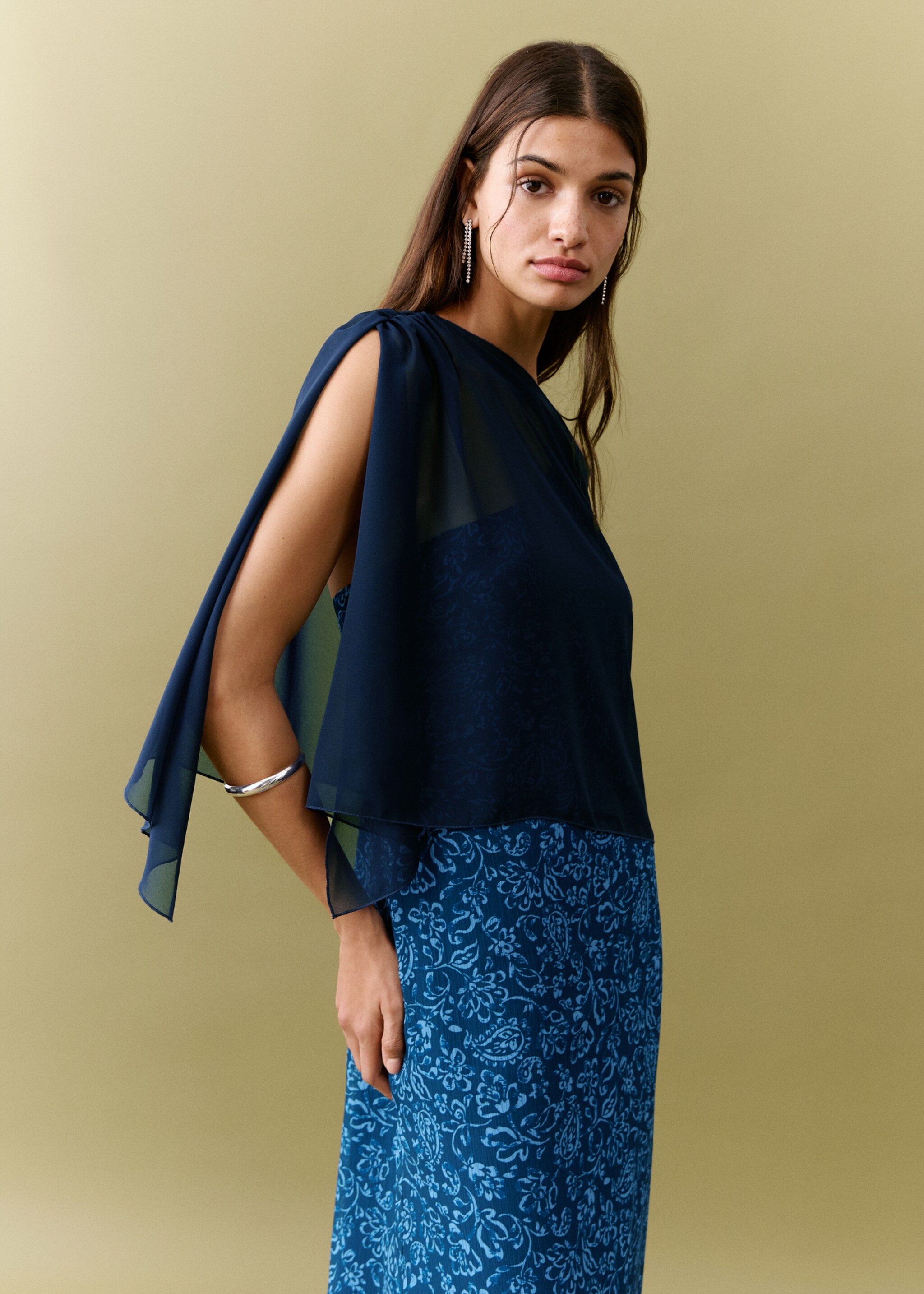 غطاء شبه شفاف مع فتحة - رؤية وسط, أزرق غامق. Ref: 27025815-00.