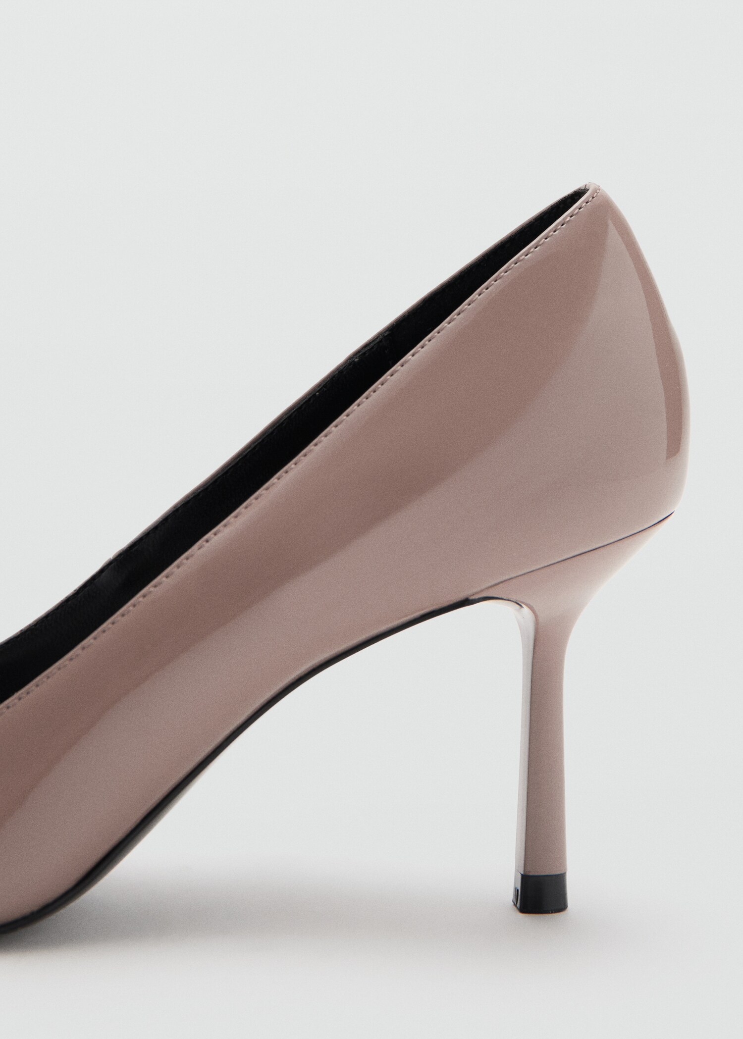 Patent leather pointed-toe court shoes - Details of the article 1