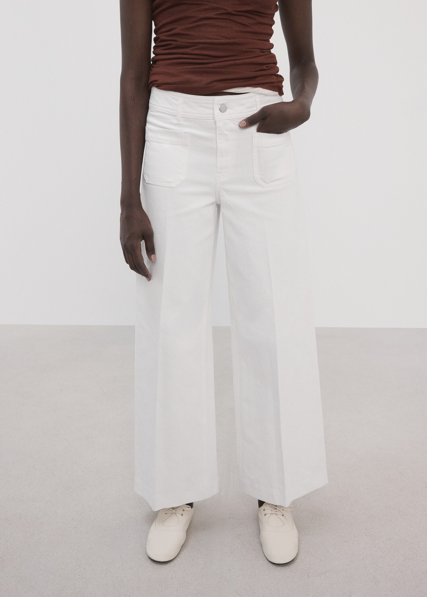 Jeans wide leg bolsillos - Plano medio
