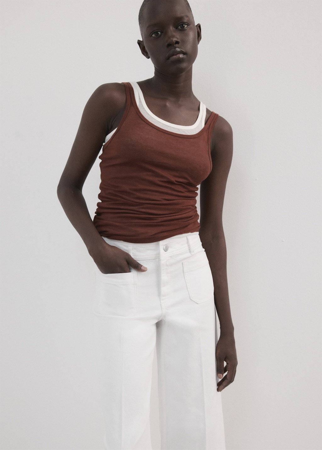 Wide leg jeans with pockets - image 5