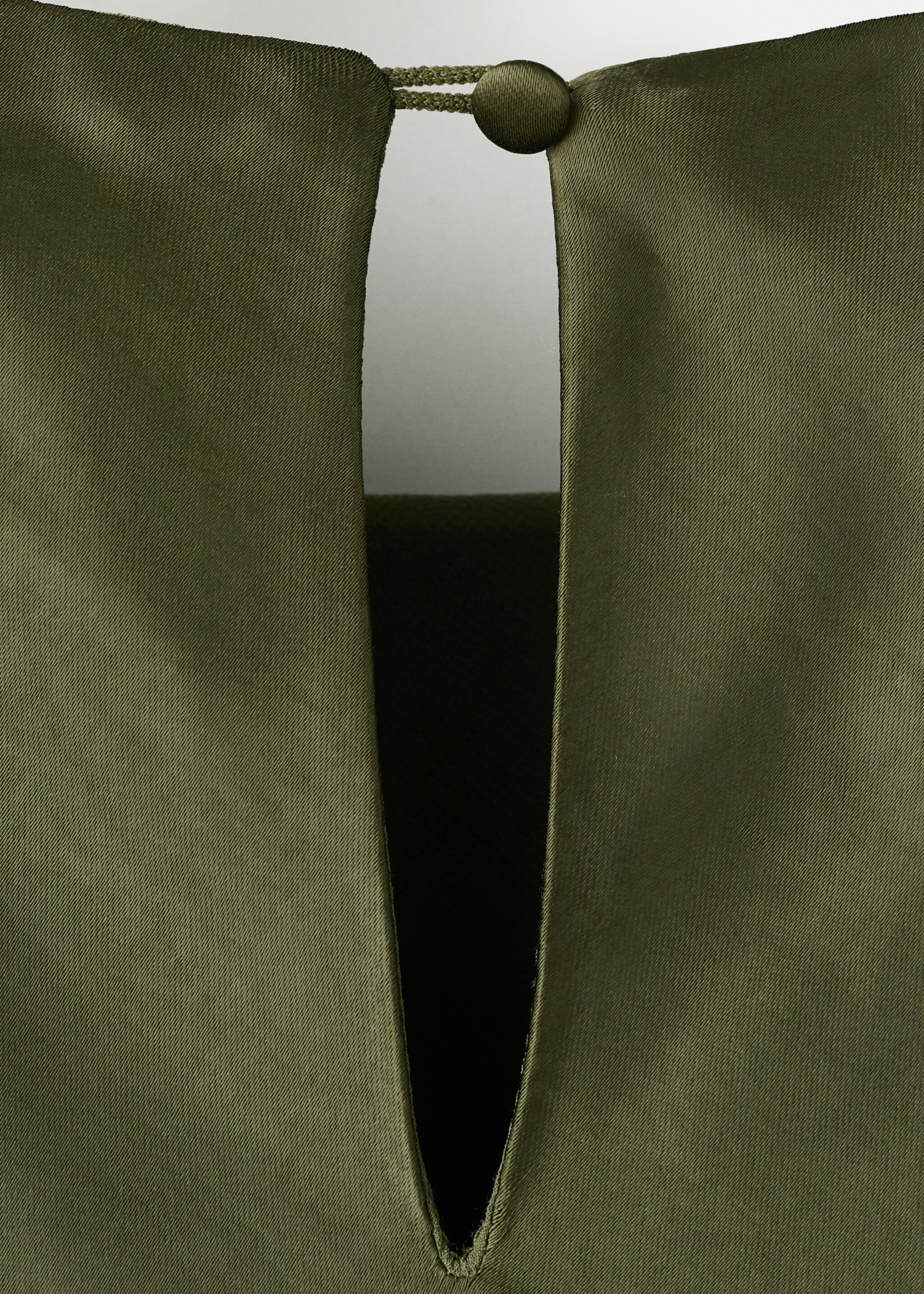 Getailleerde satijnen jurk - Detail van het artikel 0, Groen. Ref: 27025826-00.