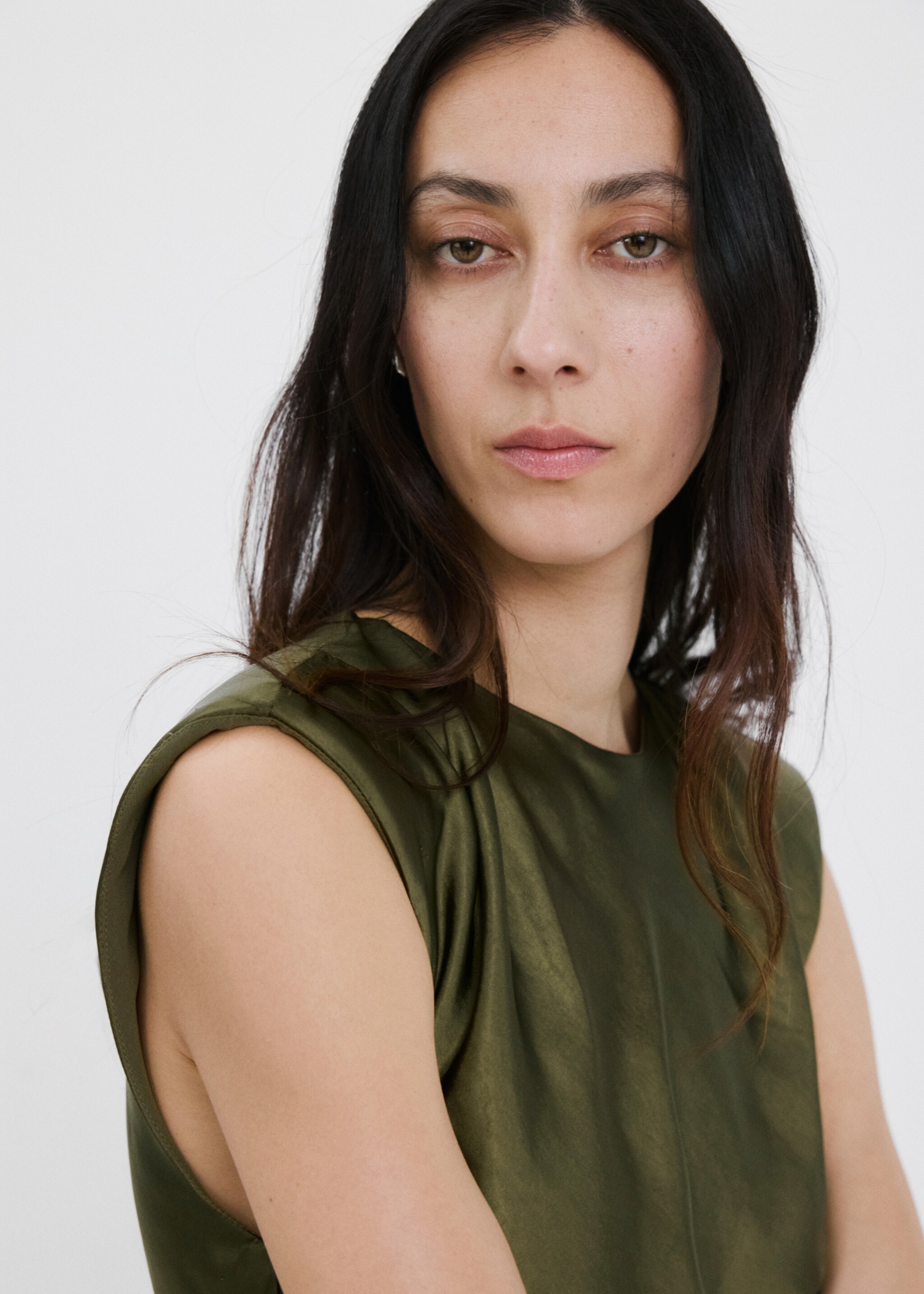 Getailleerde satijnen jurk - Detail van het artikel 1, Groen. Ref: 27025826-00.