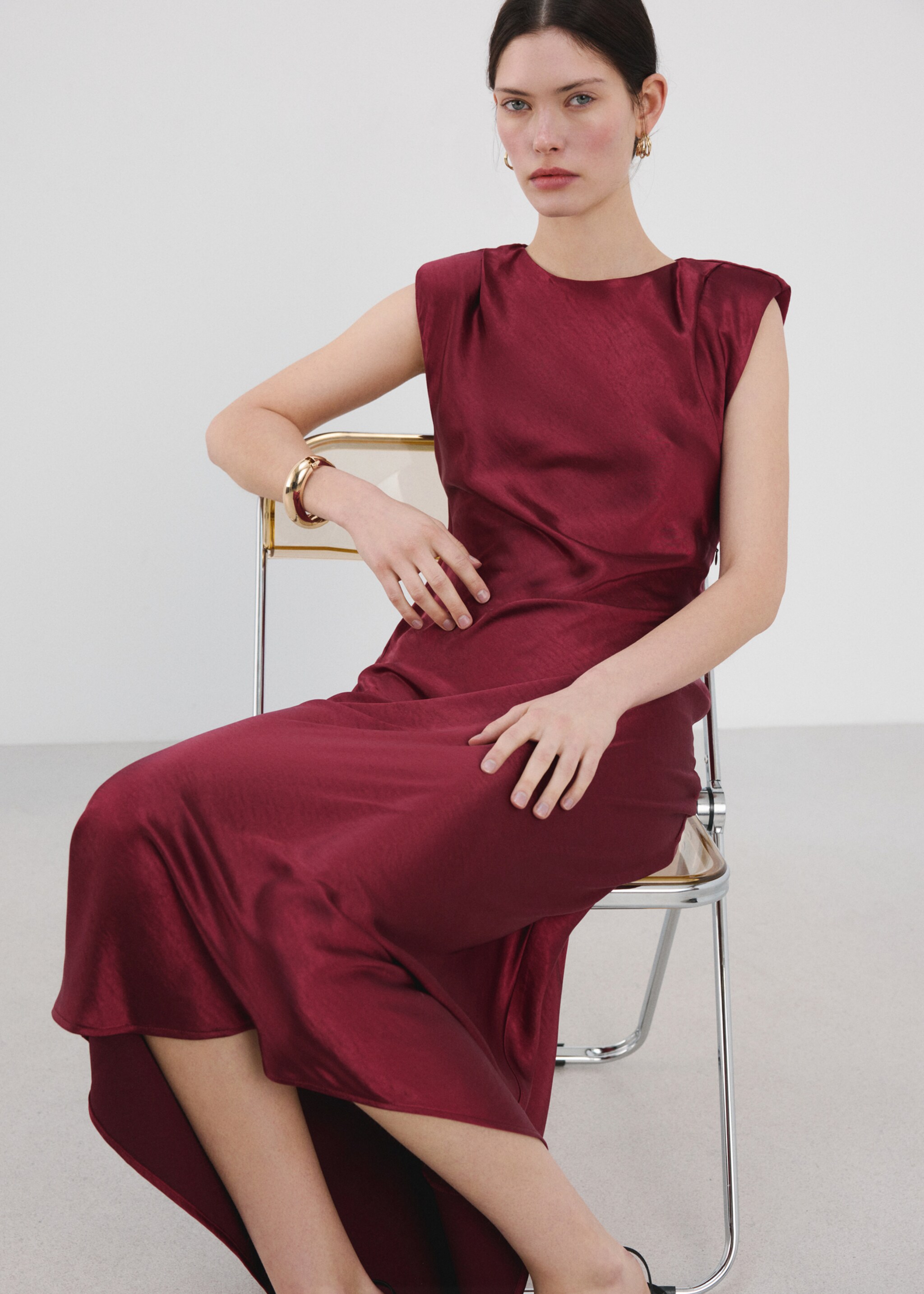 Fitted satin dress - Details of the article 2, Cherry. Ref: 27025826-00.