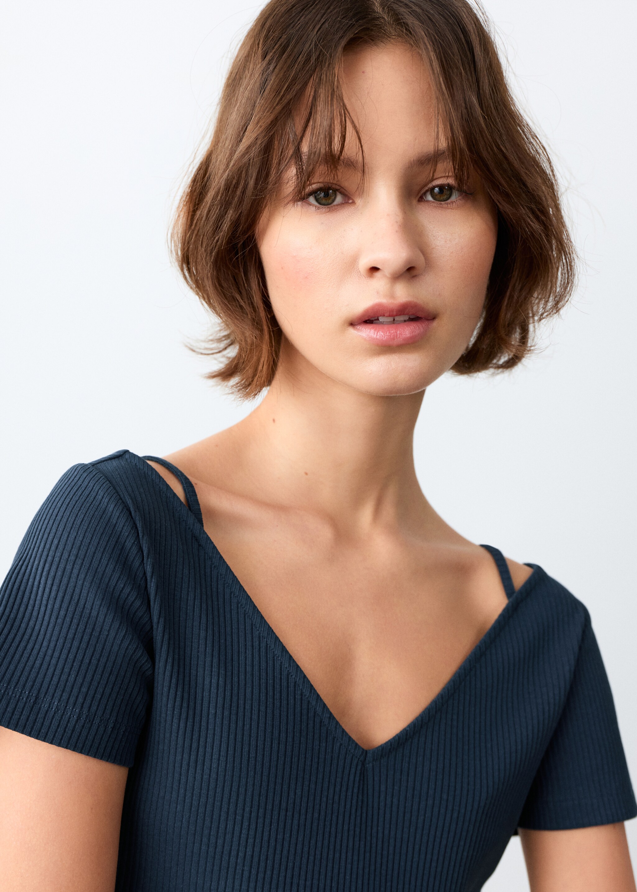 Short-sleeve strap top - Details of the article 1, Navy. Ref: 27025829-00.