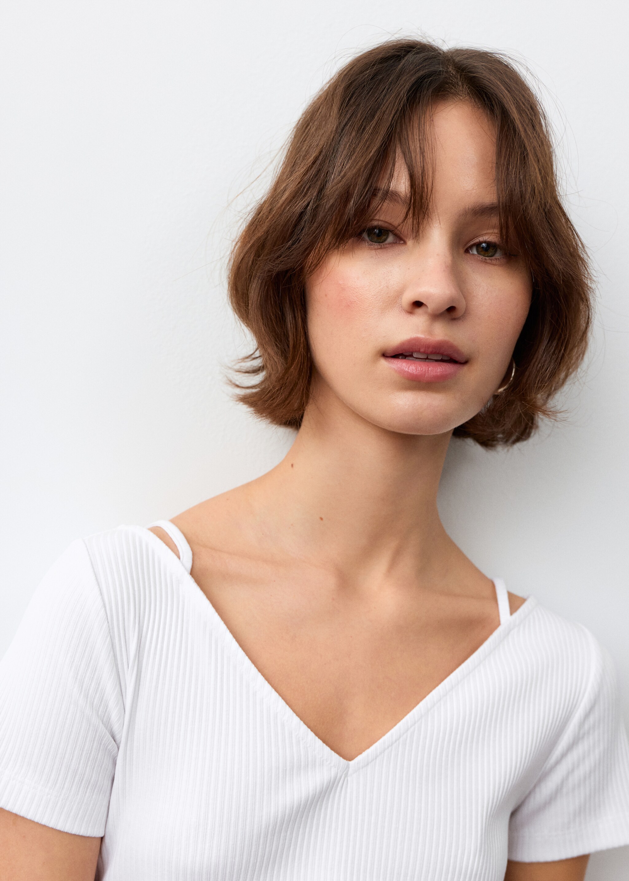 Short-sleeve strap top - Details of the article 1, Off White. Ref: 27025830-00.