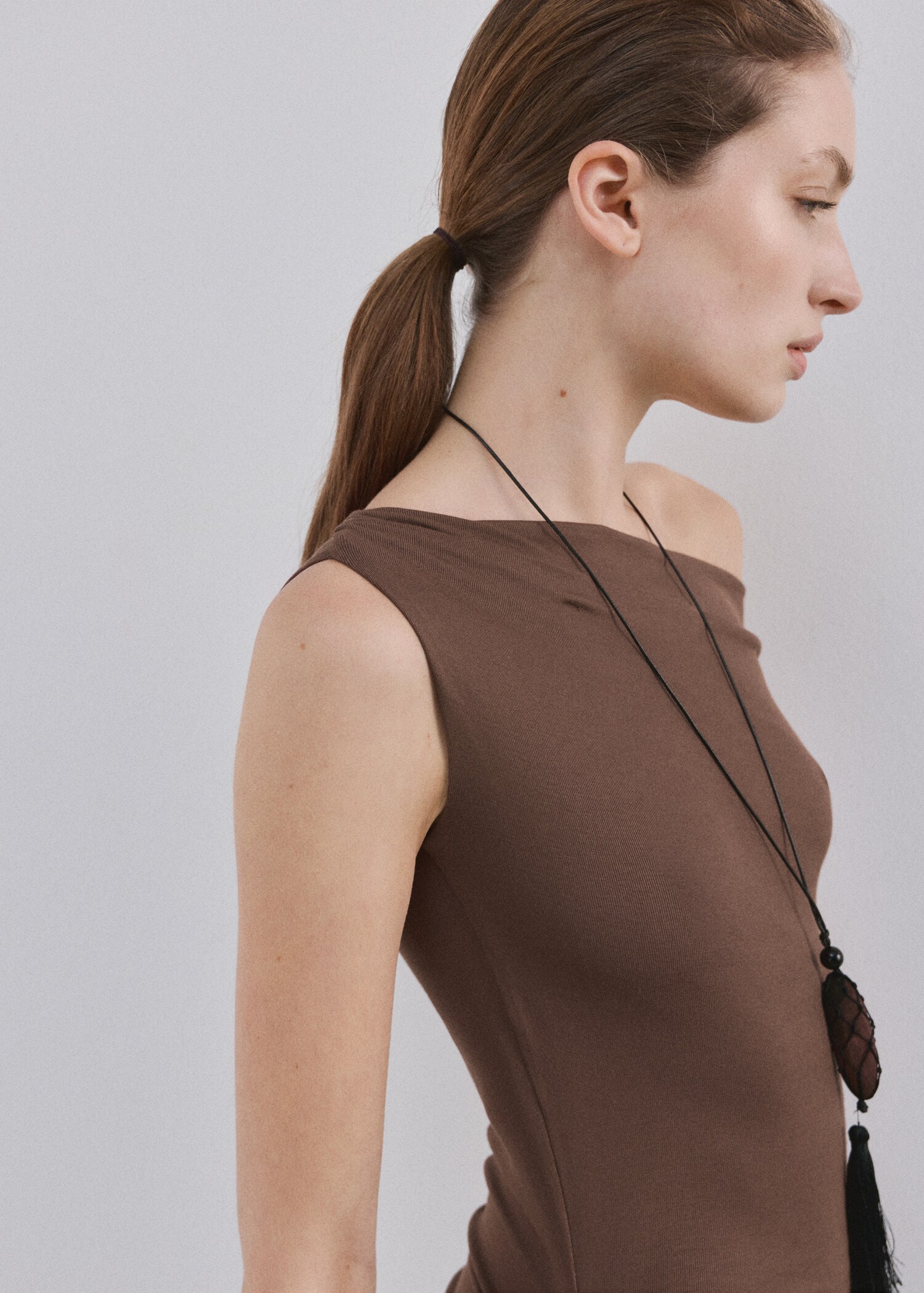 Asymmetrical dress with gathered body - Details of the article 2