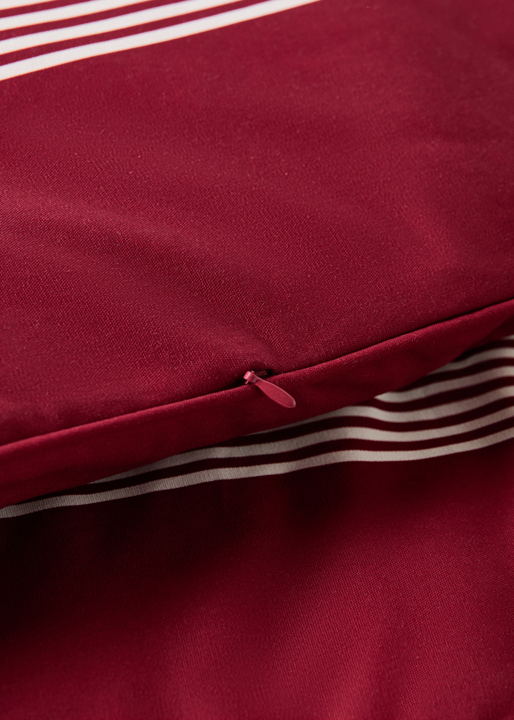 Waterproof striped lounge chair topper 70x200 cm - Details of the article 2, Red. Ref: 27025833-00.