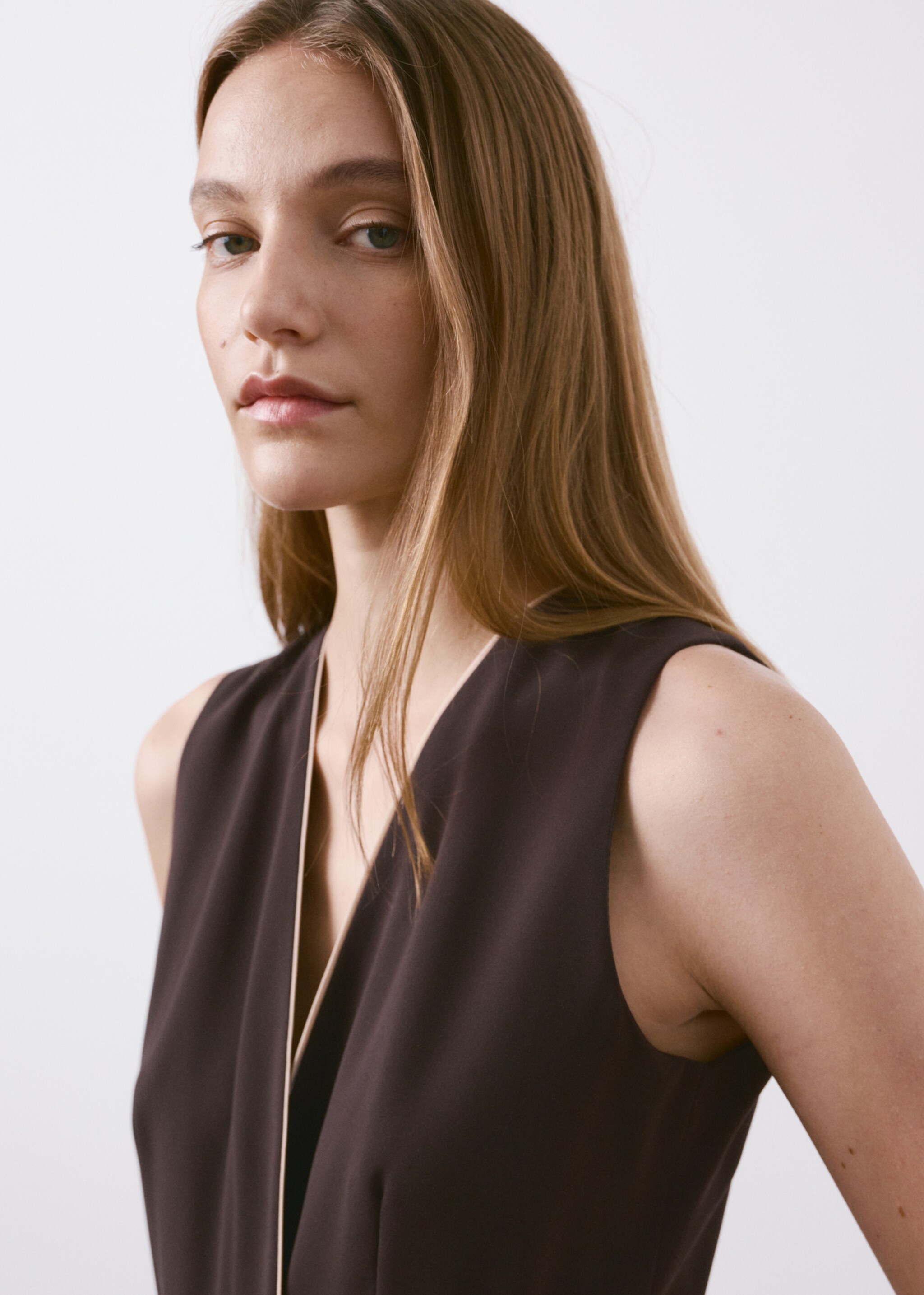 Belt wrap jumpsuit - Details of the article 1, Chocolate. Ref: 27025834-00.