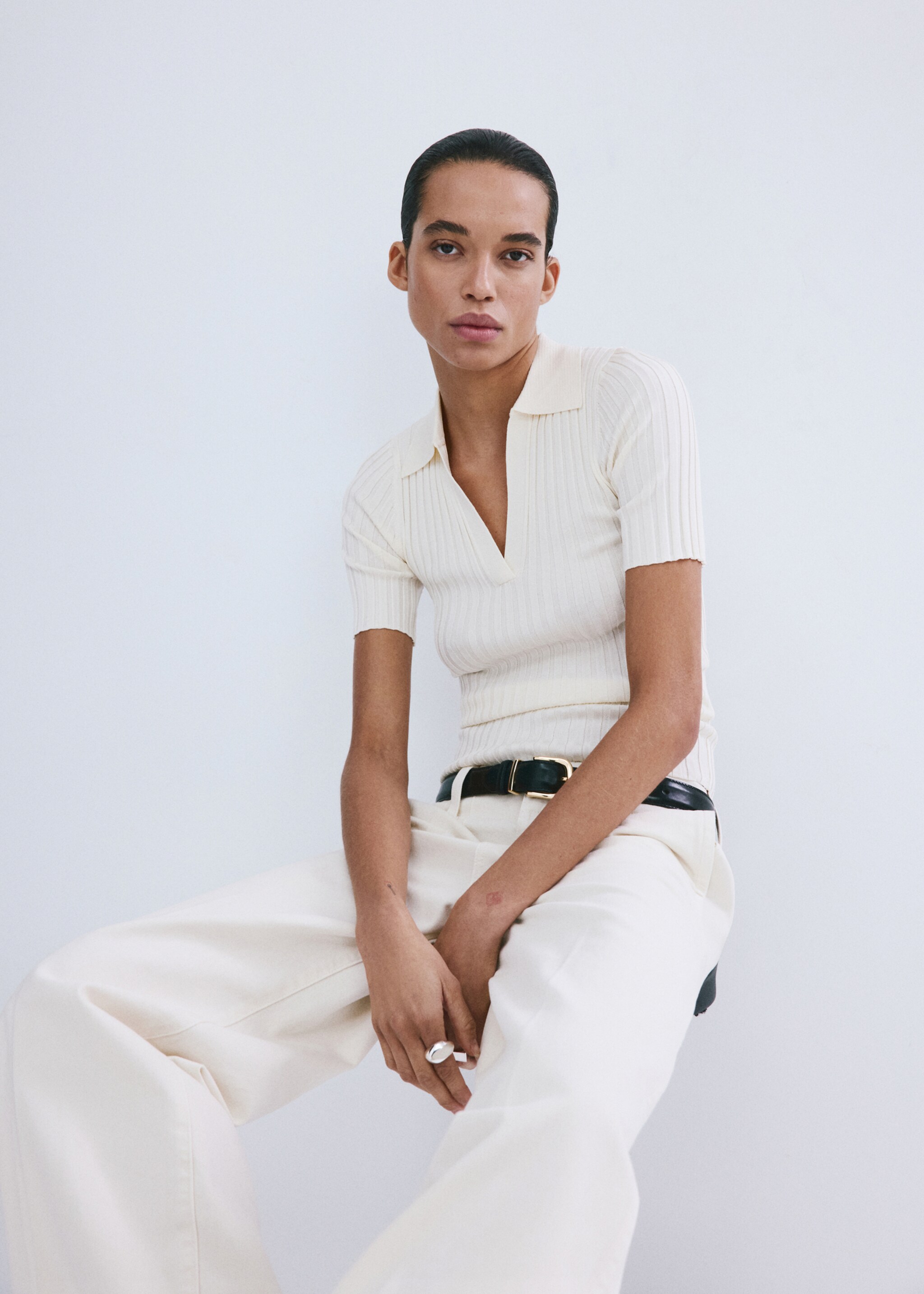 V-neck knit sweater - Medium plane, Ecru. Ref: 27025835-00.