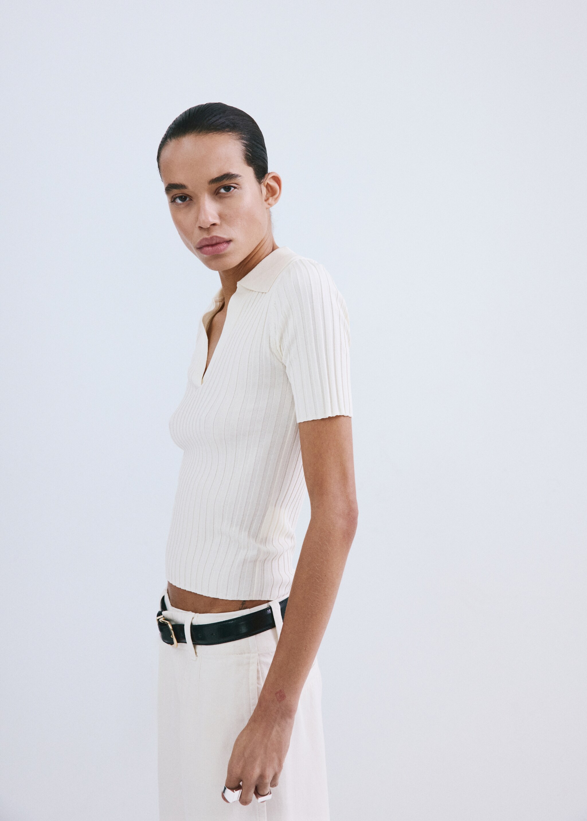 V-neck knit sweater - Details of the article 2, Ecru. Ref: 27025835-00.