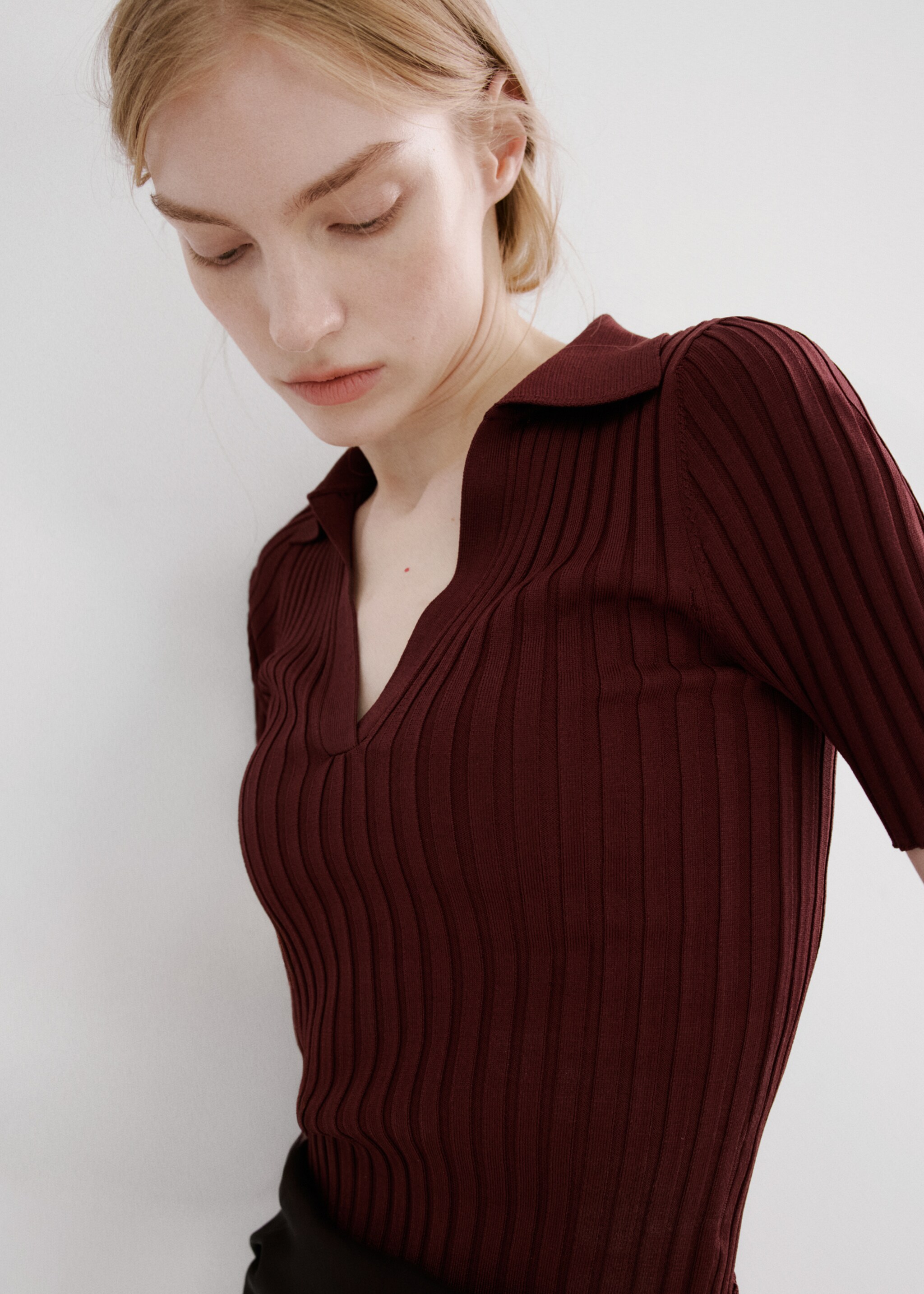 V-neck knit sweater - Details of the article 1, Burnt Orange. Ref: 27025835-00.