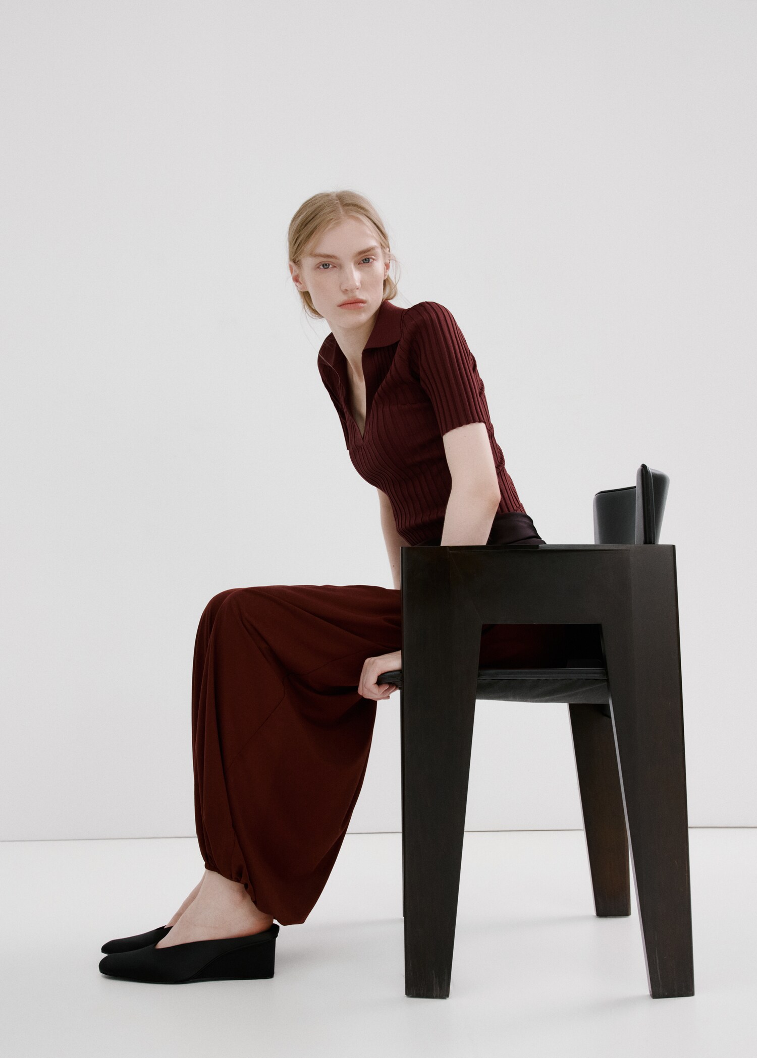 V-neck knit sweater - Details of the article 2